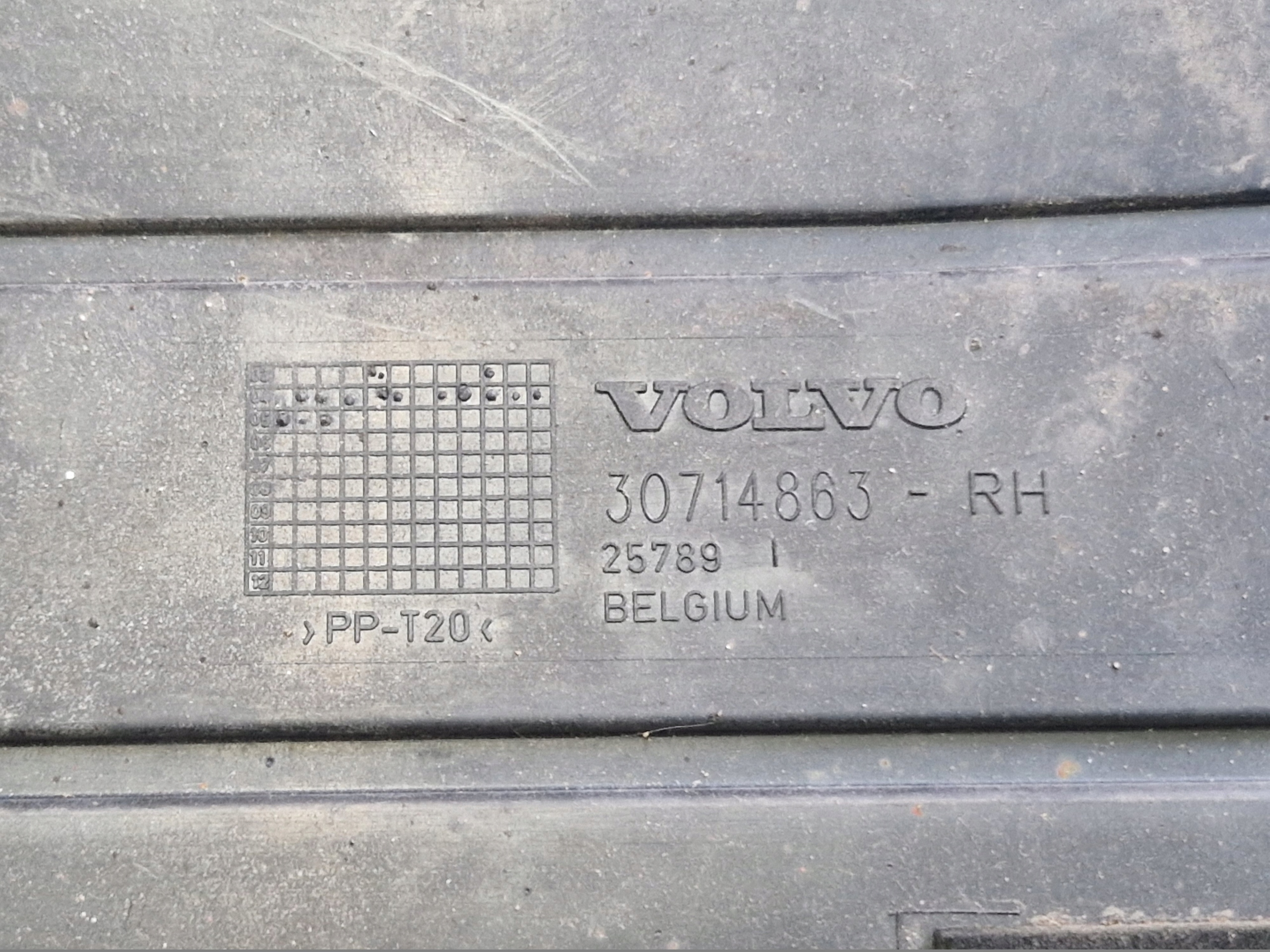 VOLVO V50 cover lower chassis 30714863