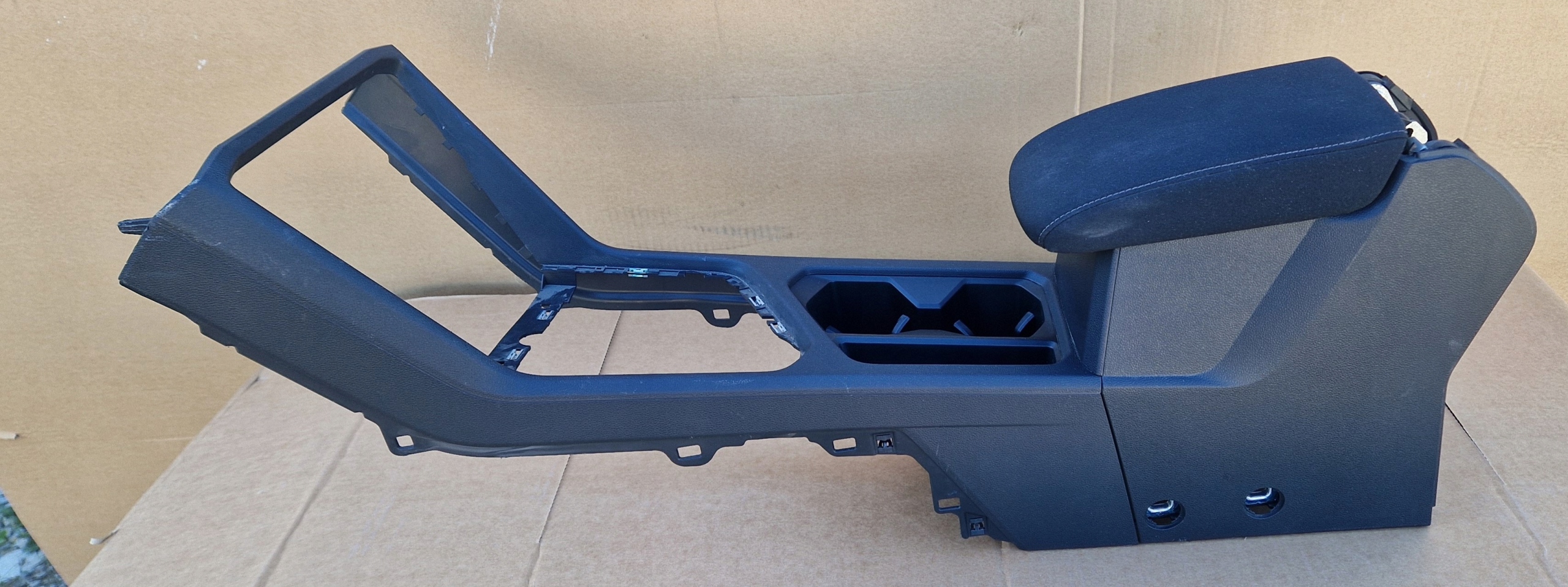 PODŁOKIETNIK MATERIAŁOWY TUNEL VW TIGUAN 2016-2023 ORYGINAŁ