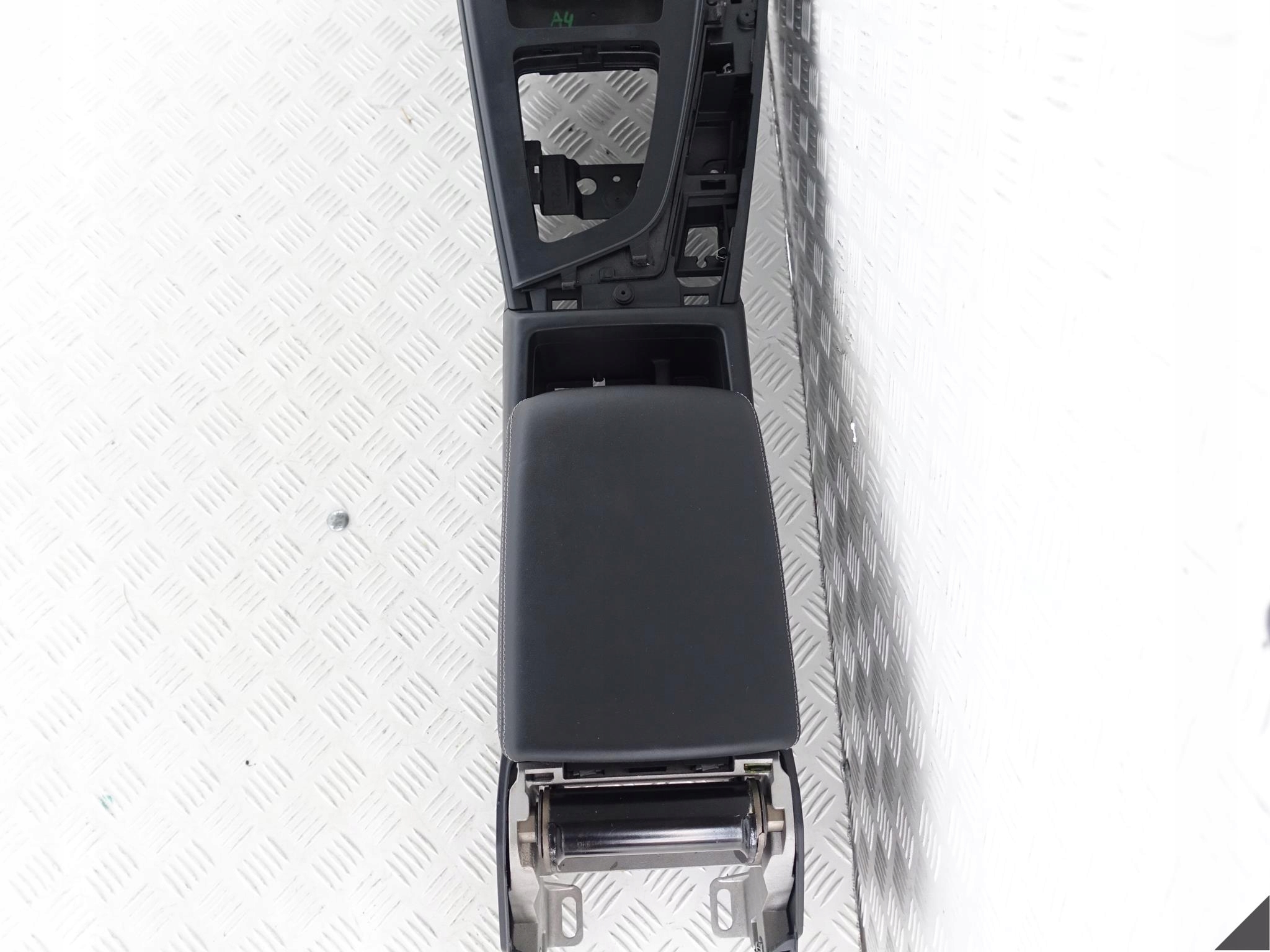 AUDI A4 8W0 B9 TUNEL central armrest black