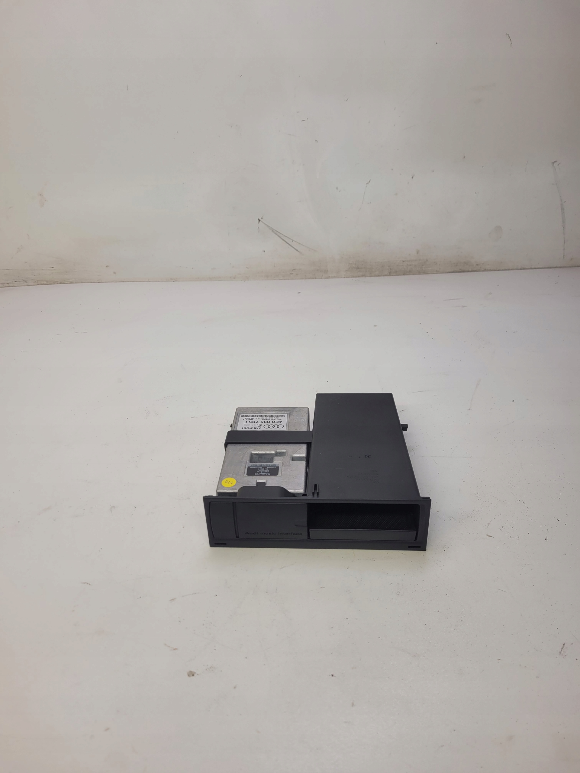 Модуль інтерфейсу аудіо AMI AUDI A4 B8 A5 4E0035785F