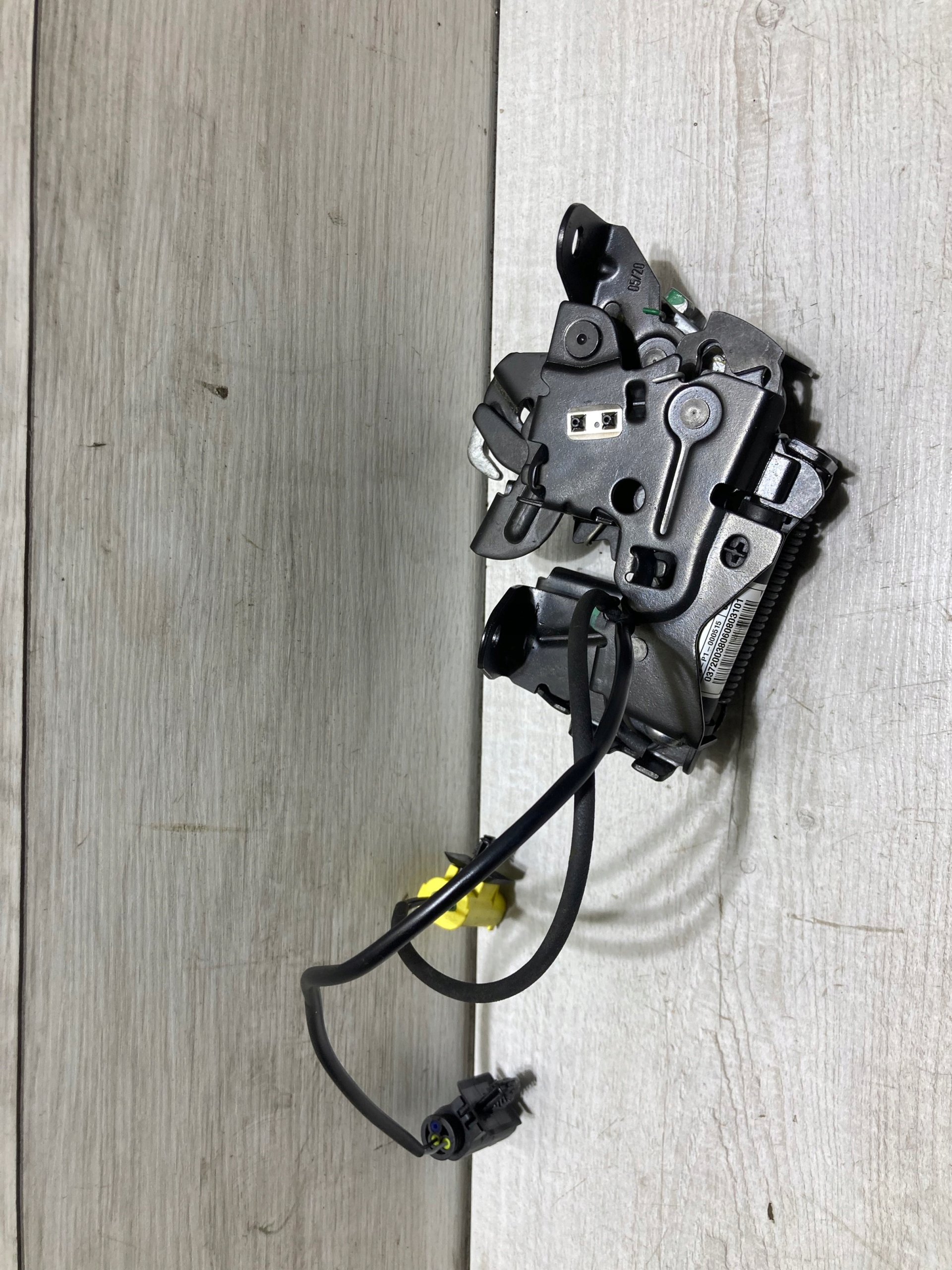 Замок капота п 8737702 BMW X2 F39