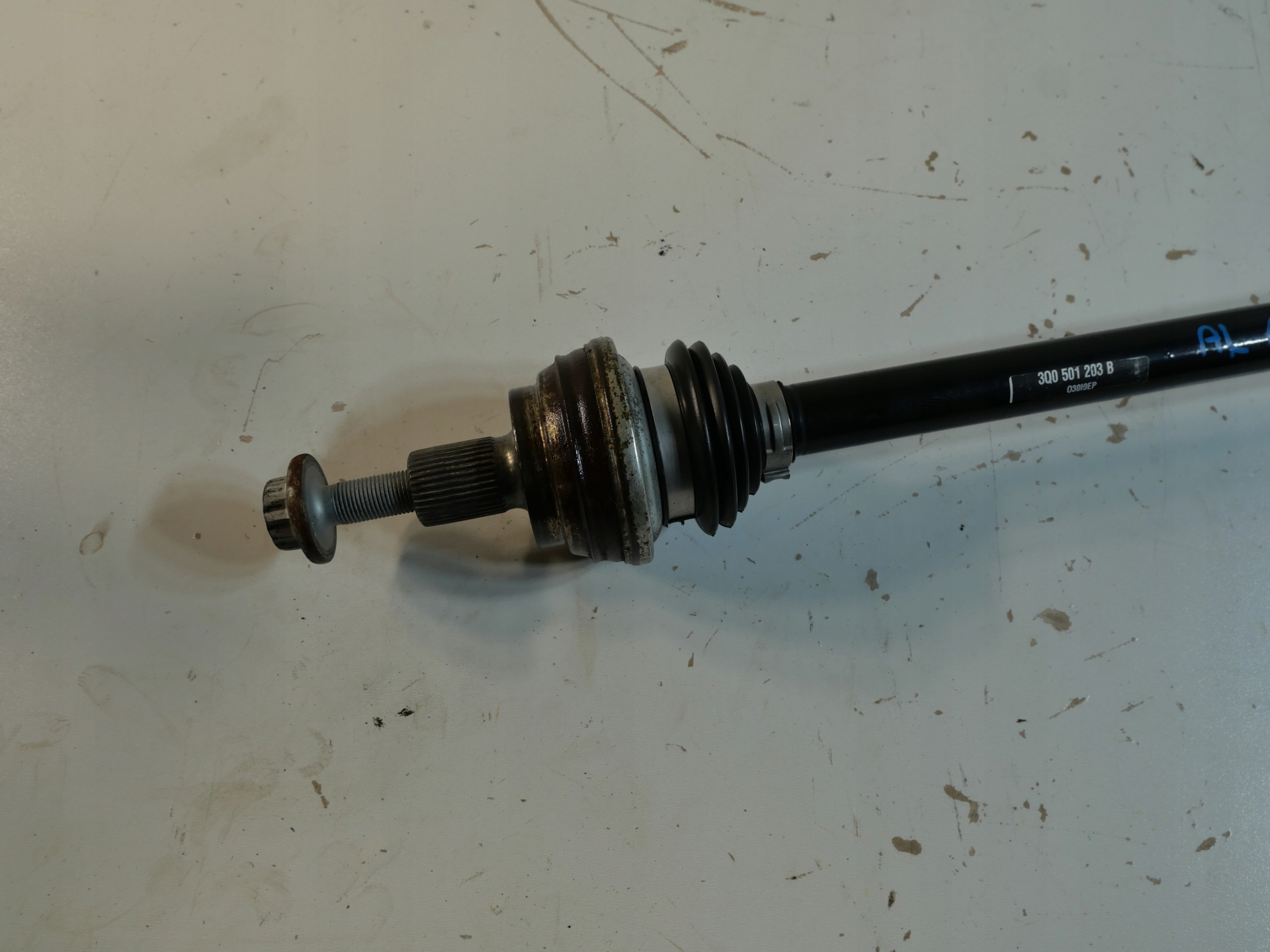 VW TIGUAN II 2 semi-axis left left rear part 3Q0501203B