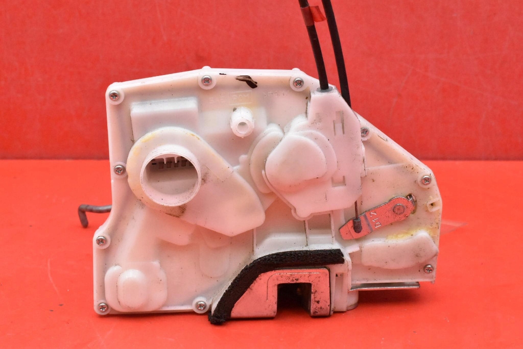 lock door left front front EU SUZUKI SWIFT 4 IV MK6 5D 04-10