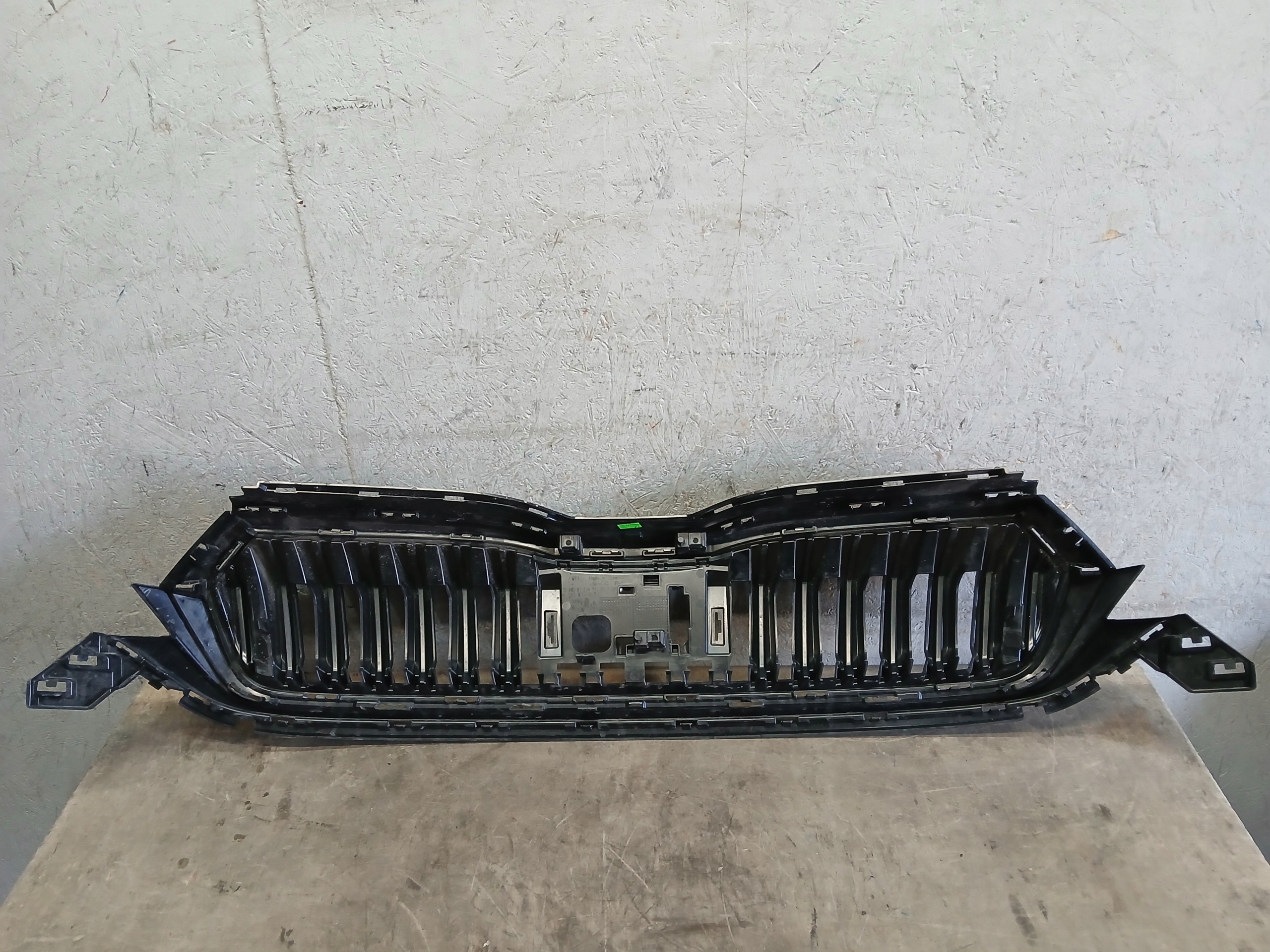 Grille SKODA OCTAVIA IV 4 LIFT 5E3853653C