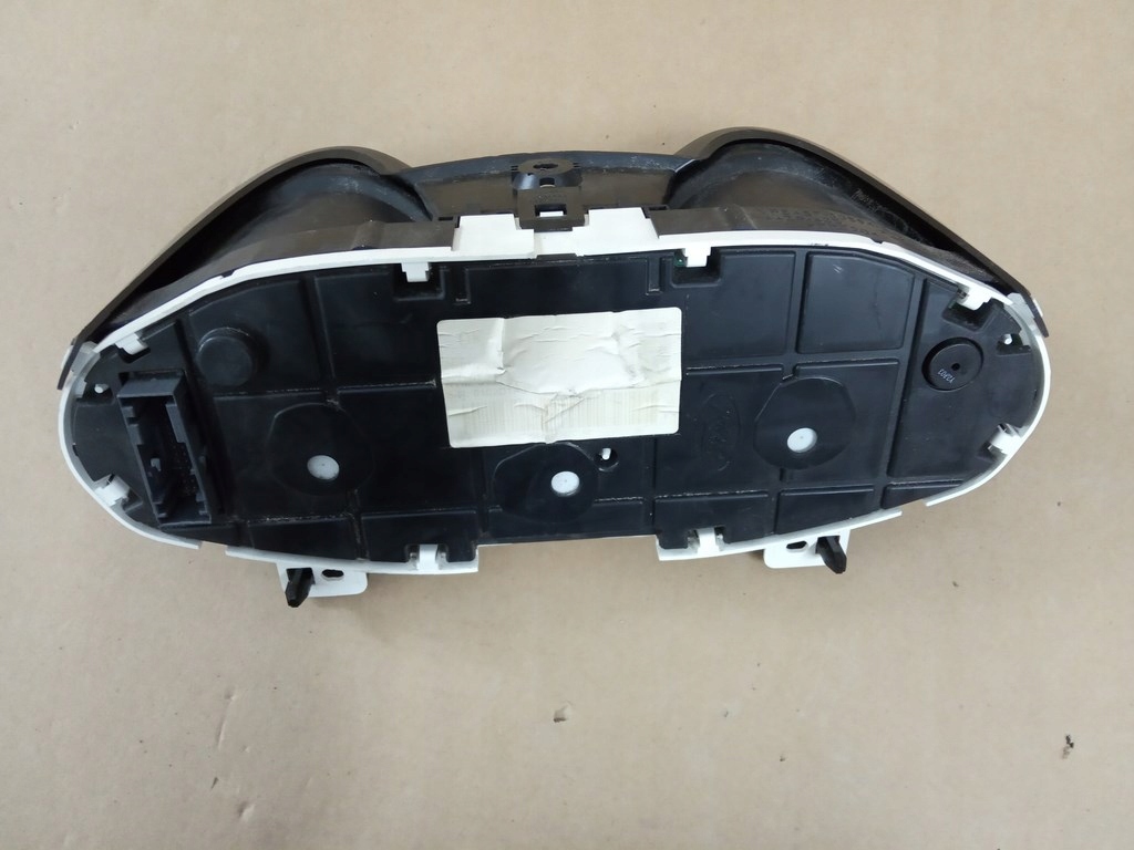 FORD Fiesta MK7 2008-12r. . - спидометр часы