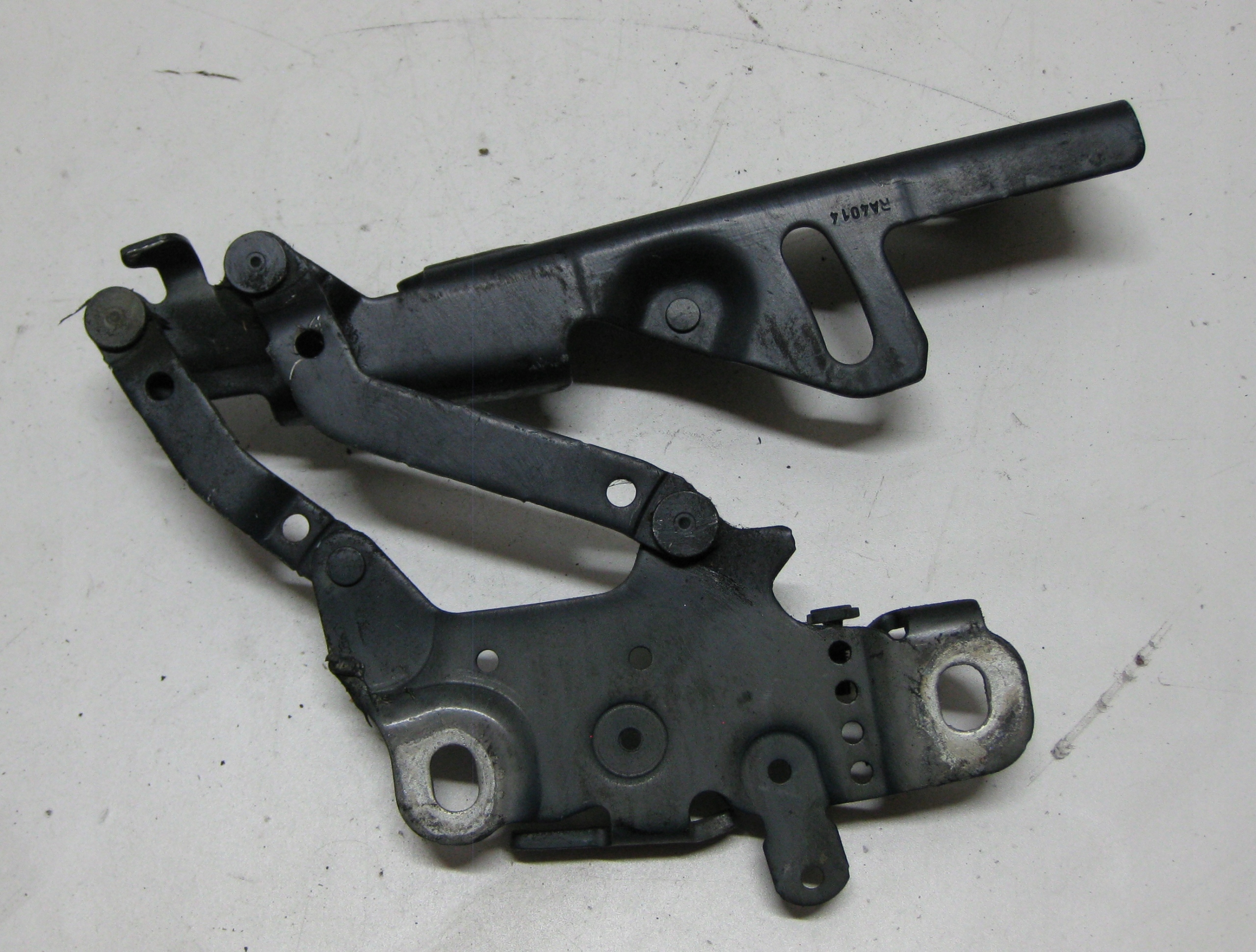 BMW F31 2.0D 14R hinge bonnets left right KOMPLET