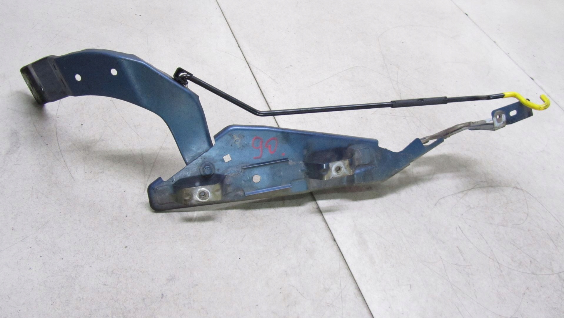 092/090 - C4 II Пикассо окуляр фартук крепление левое 13-19