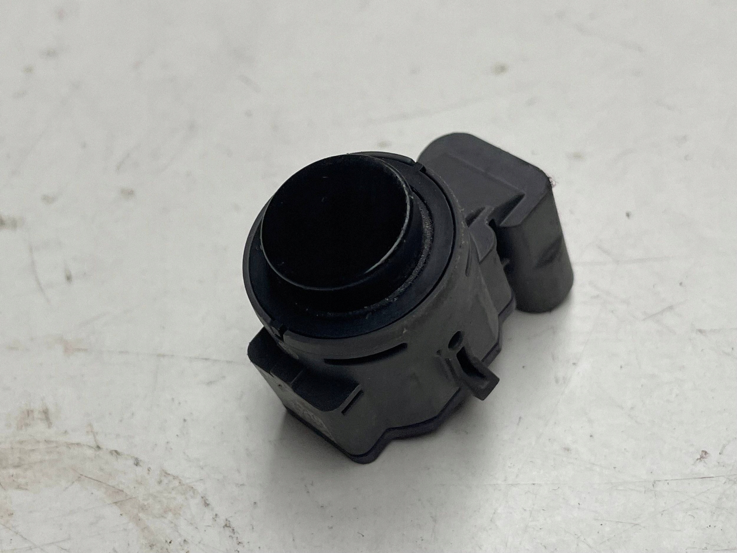 Sensor Parken PDC vorne Volkswagen PASSAT B9 1ea919275c !J