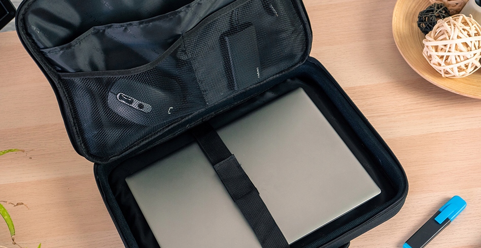 TORBA NA LAPTOPA 17 CALI i 17.3 PASEK NA RAMIĘ MIEJSCE NA ZASILACZ i MYSZ Wielkość matrycy 17.3