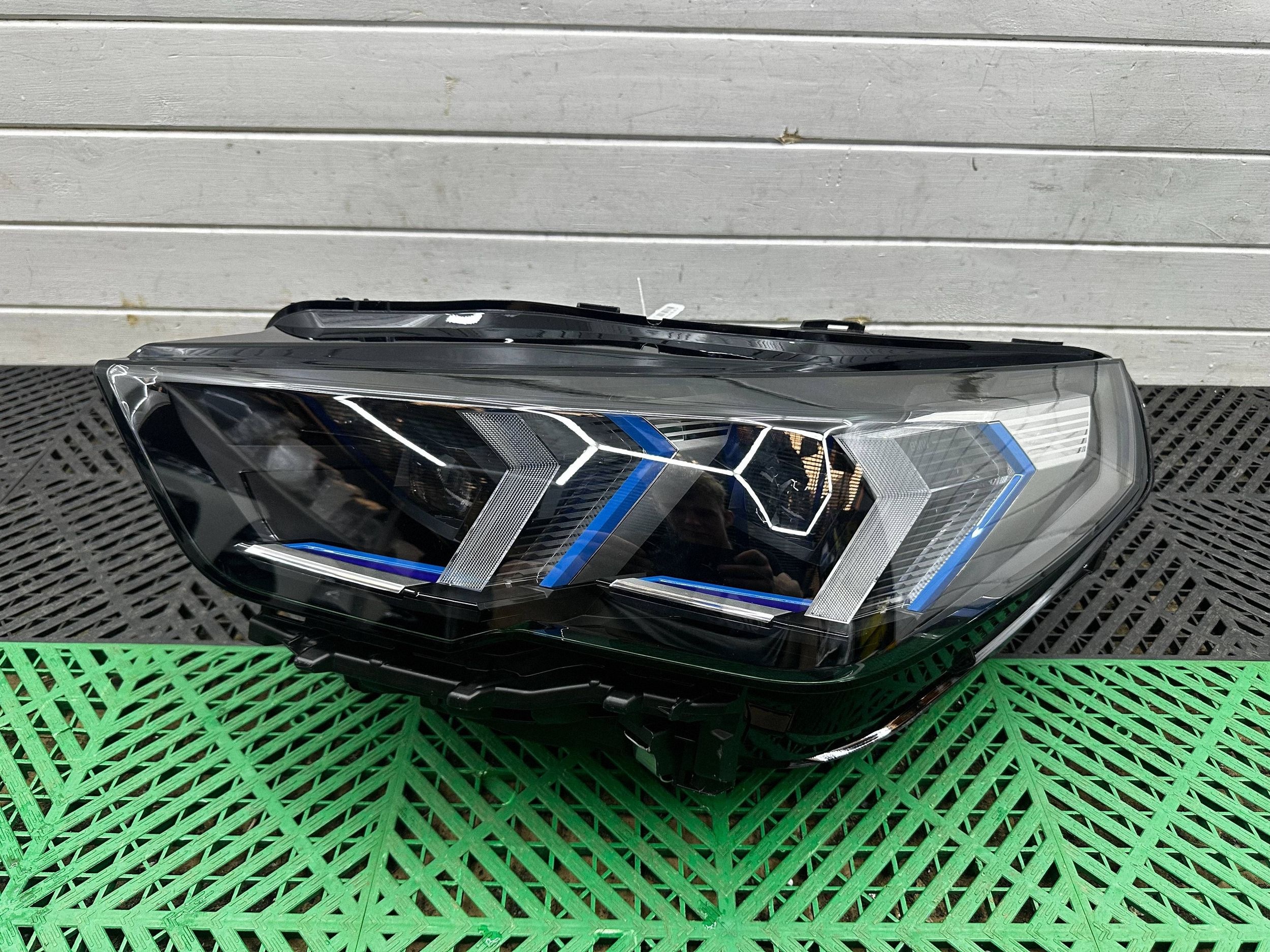light front side left BMW X2 U10 5A77EB7