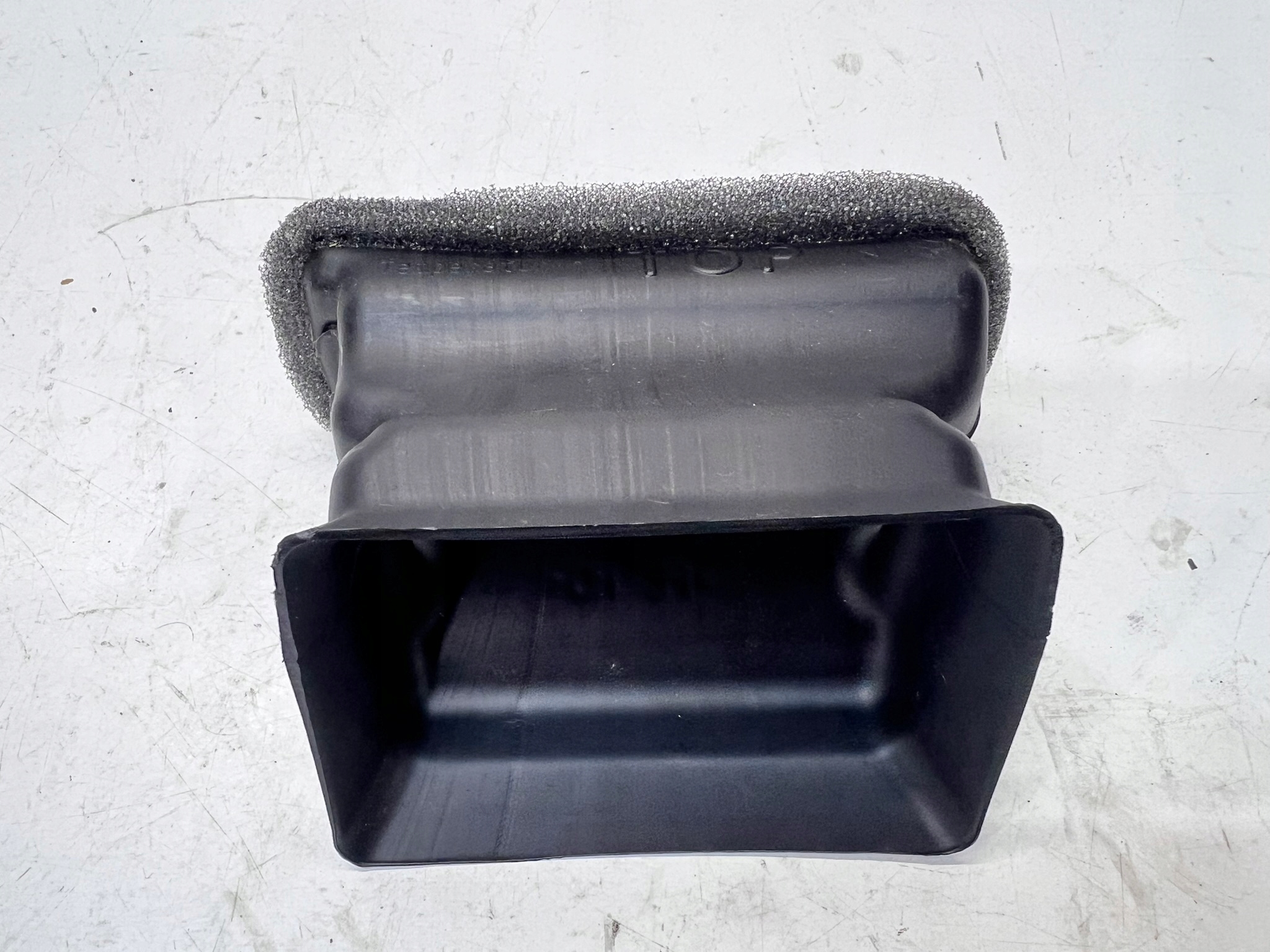 drain POWIETRZNY AUDI Q5 FY 80A857042