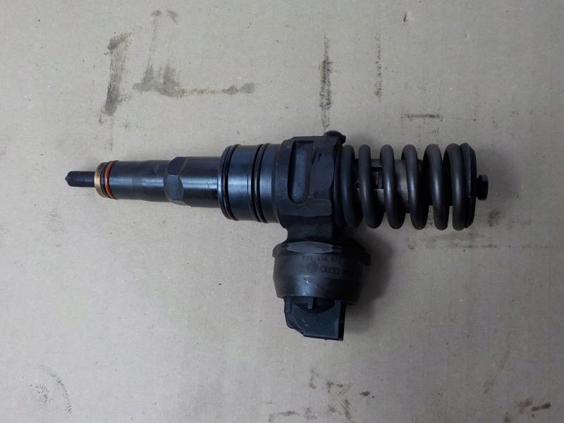 038130073AH - VOLKSWAGEN PASSAT B5 насос-форсунка 038130073 AH