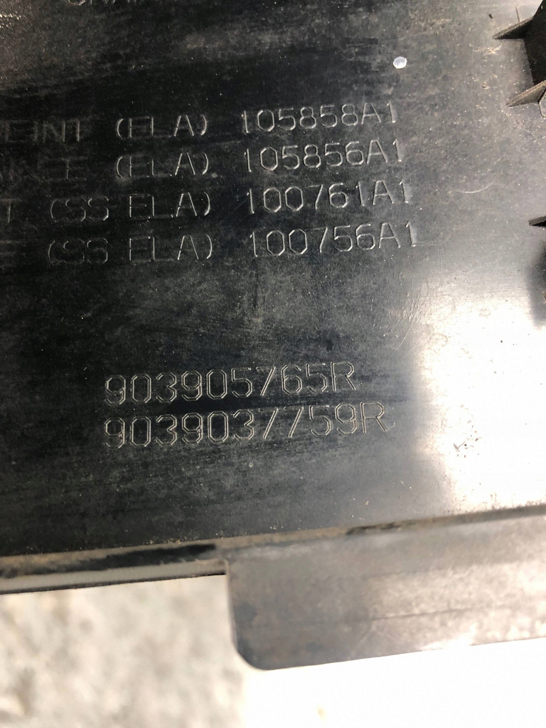 ecke der stoßstange links heck RENAULT TRAFIC III 903905765R