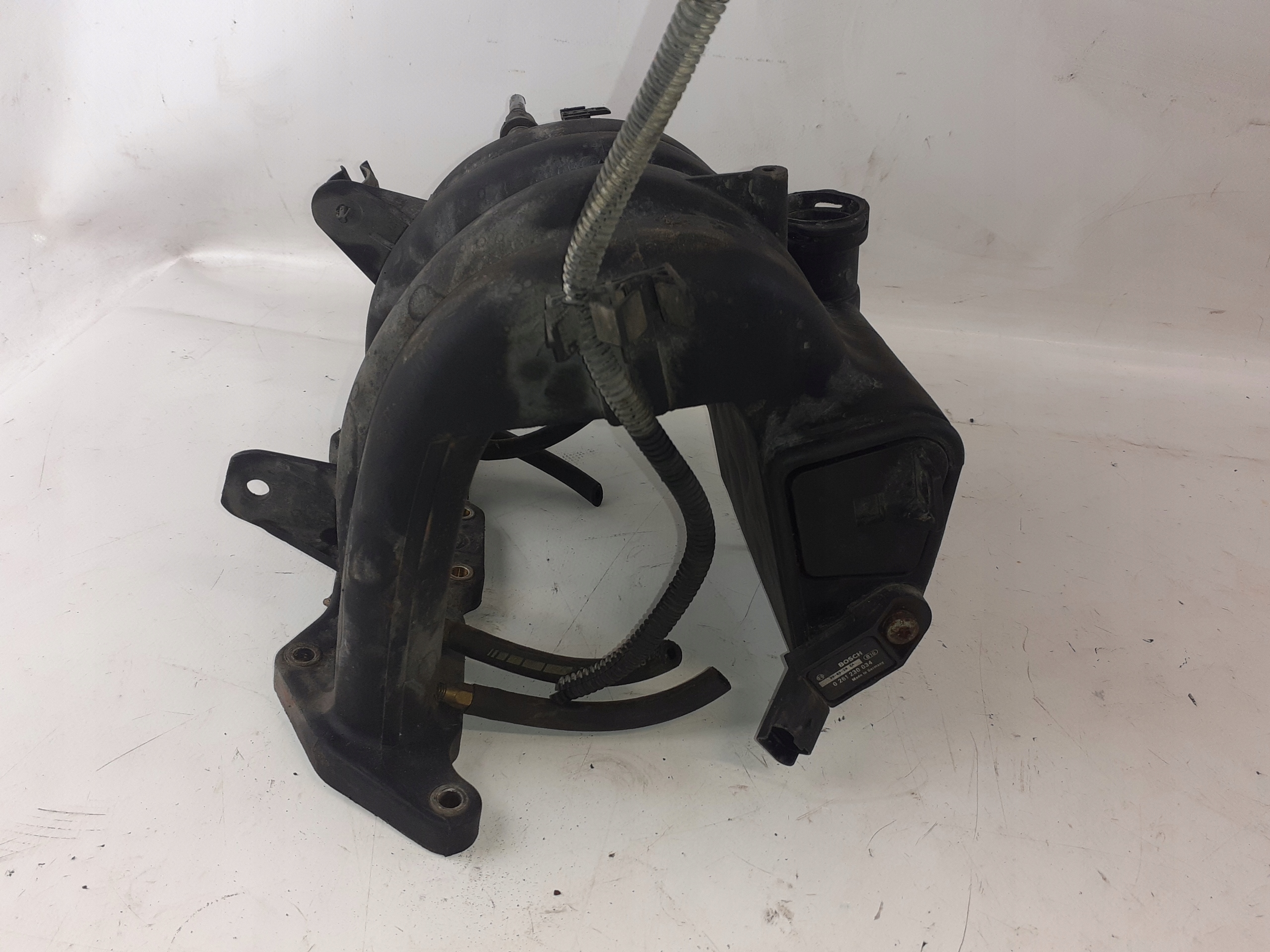 Peugeot 206 1.1B intake manifold