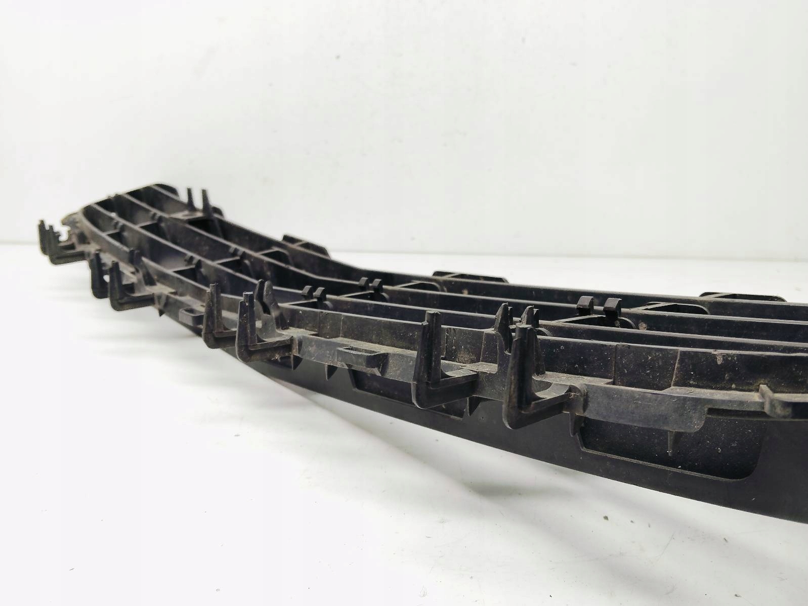 grid of a bumper front central Opel Astra H 1.9 CDTI 375768702