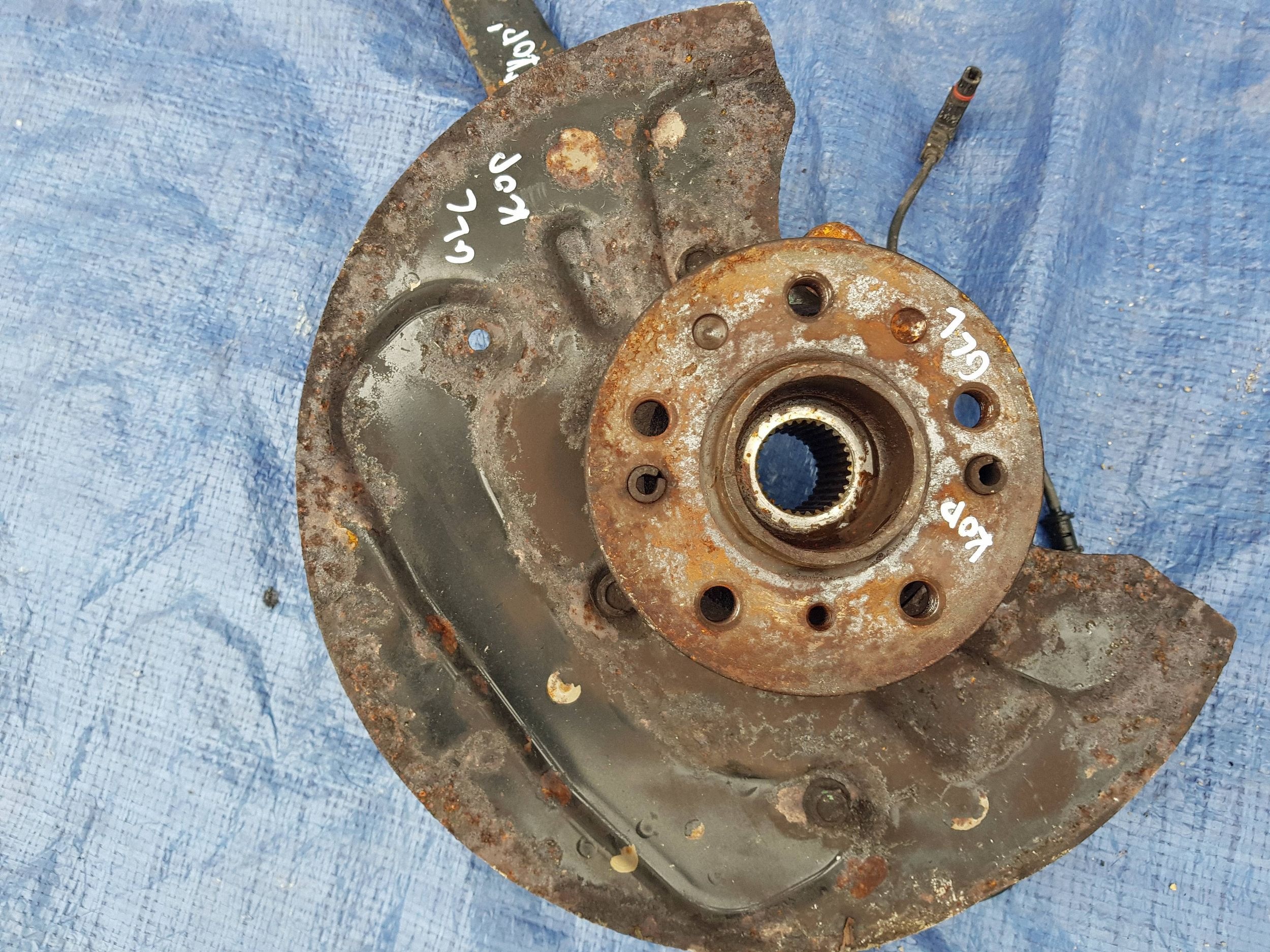 otoč čepu předek levá 01060037 MERCEDES ML W164 GL X164