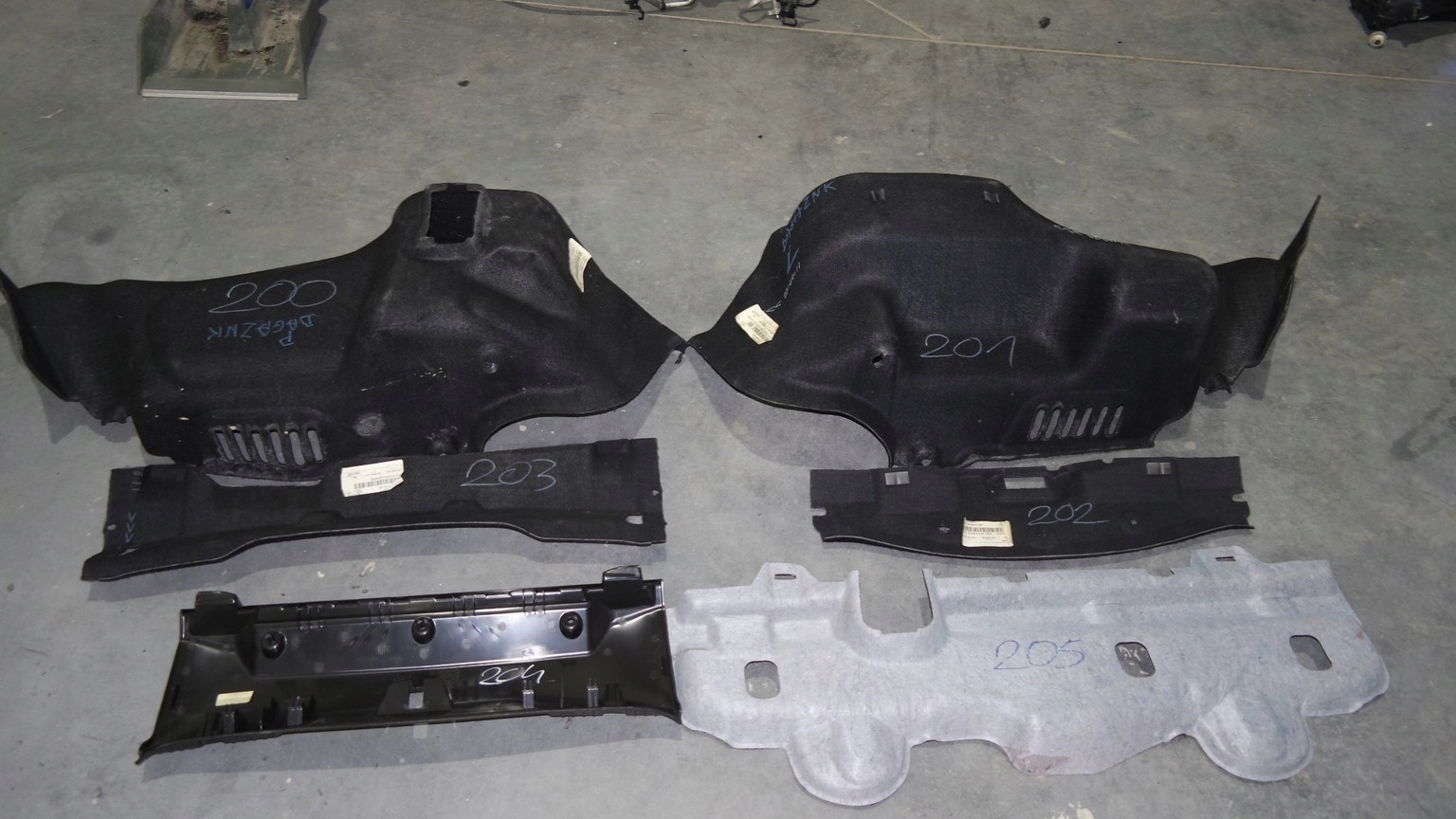 TAPICERKA BAGAŻNIKA PLASTIK OSŁONA JAGUAR XF LIFT Producent części Jaguar OE