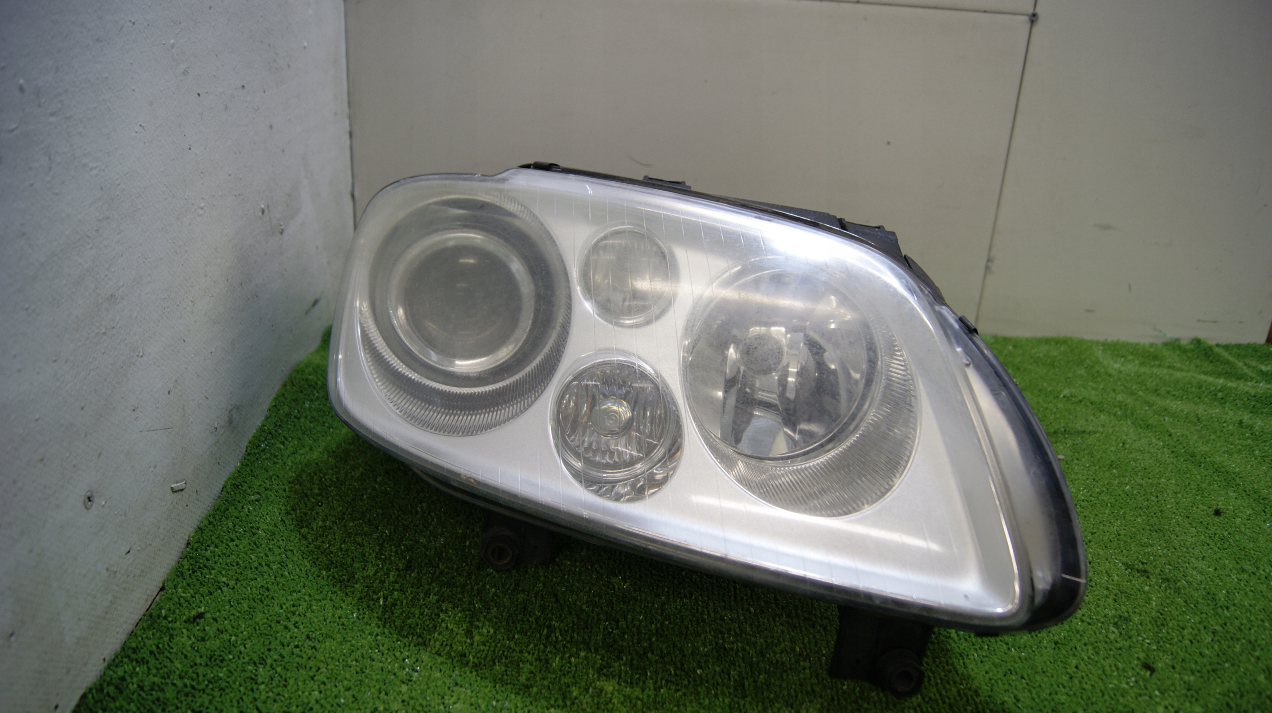 light right front XENON VOLKSWAGEN TOURAN 1