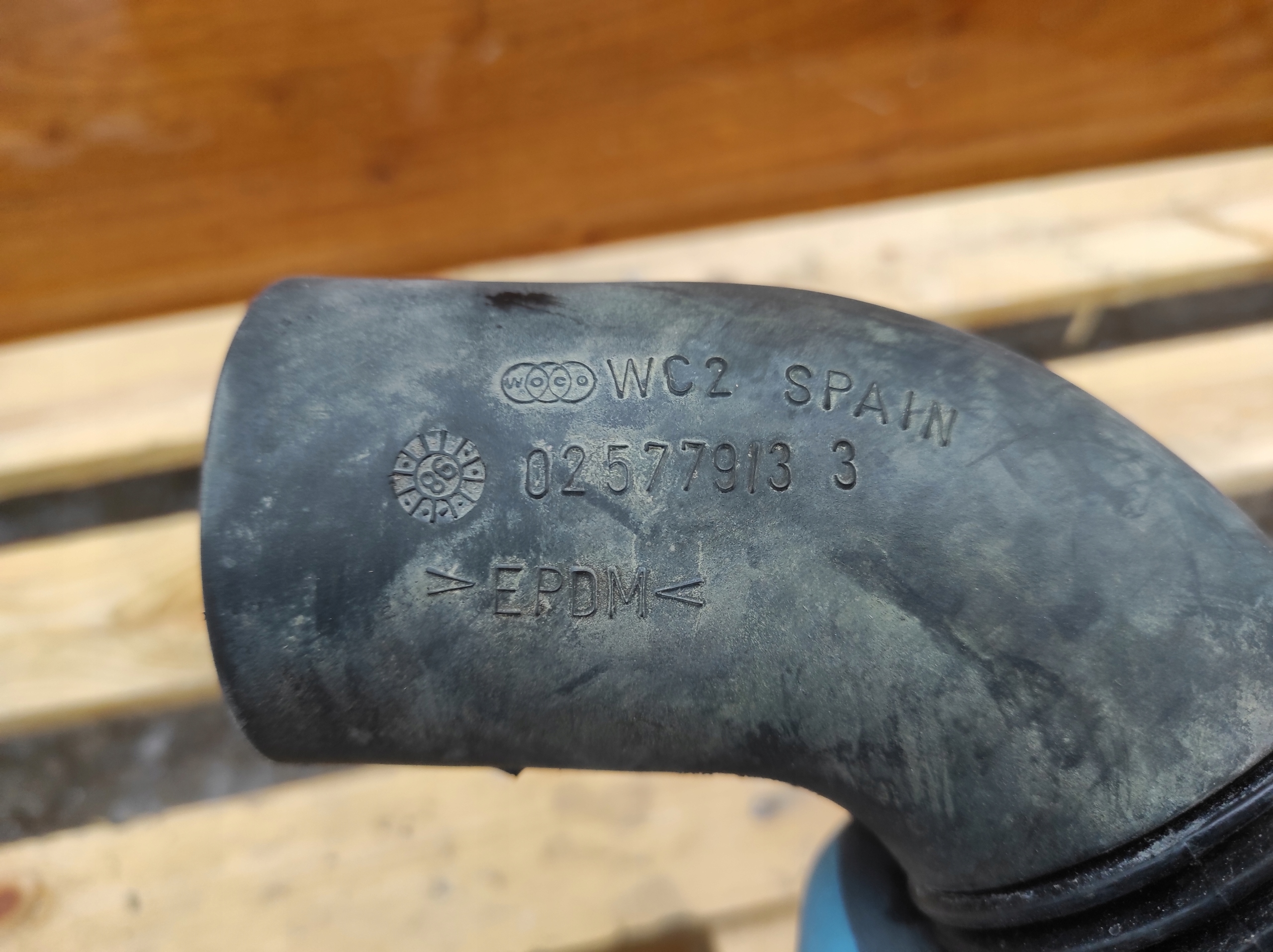pipe air hose VOLKSWAGEN AUDI 6N0129615