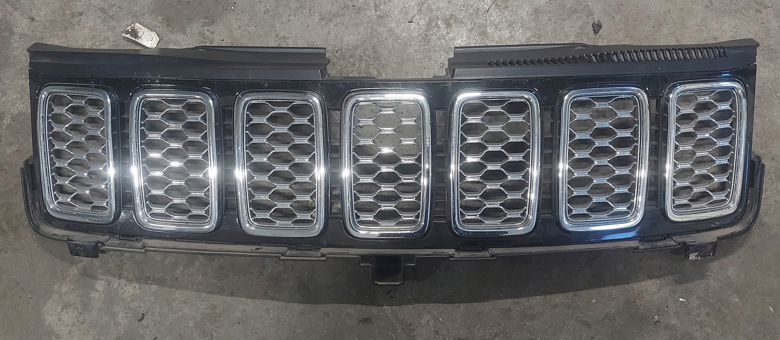 Jeep Cherokee J Kühlergrill FRONTGRILL Kühlergitter 68258419AA - Thumbnail 1