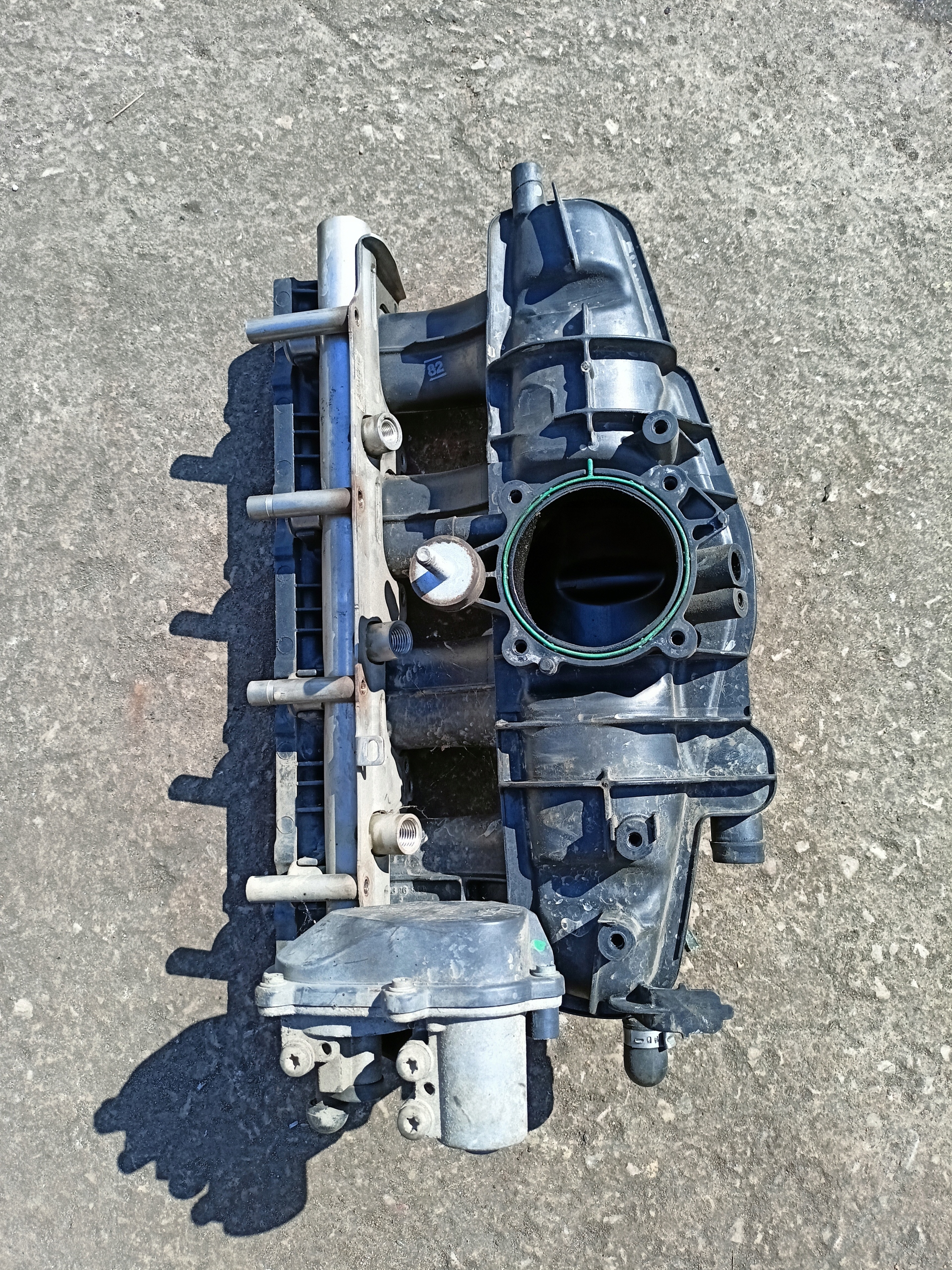 intake manifold AUDI A4 B7 2.0 TFSI 06133185