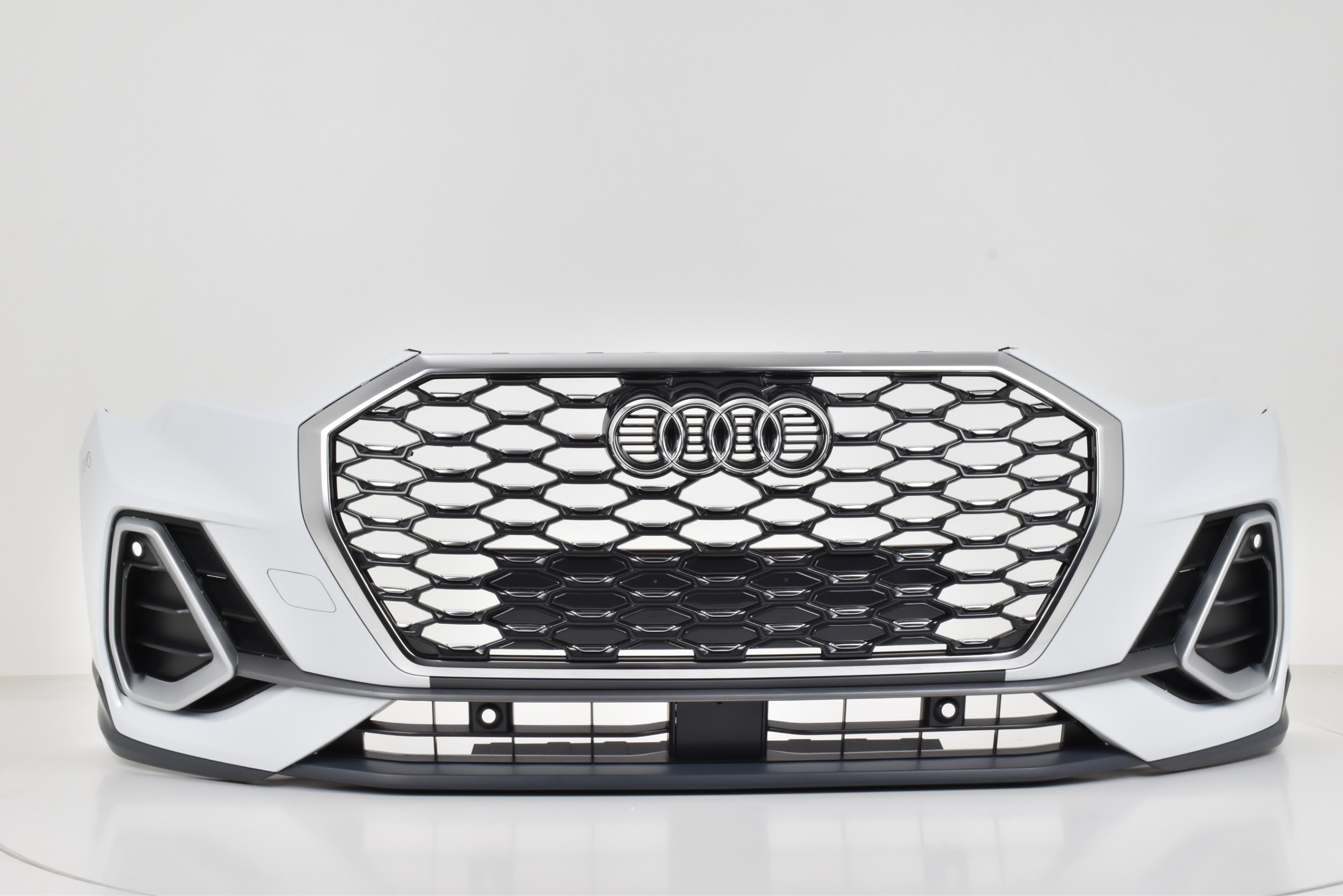 AUDI Q3 S-LINE 83A 2018- ZDERZAK PRZEDNI