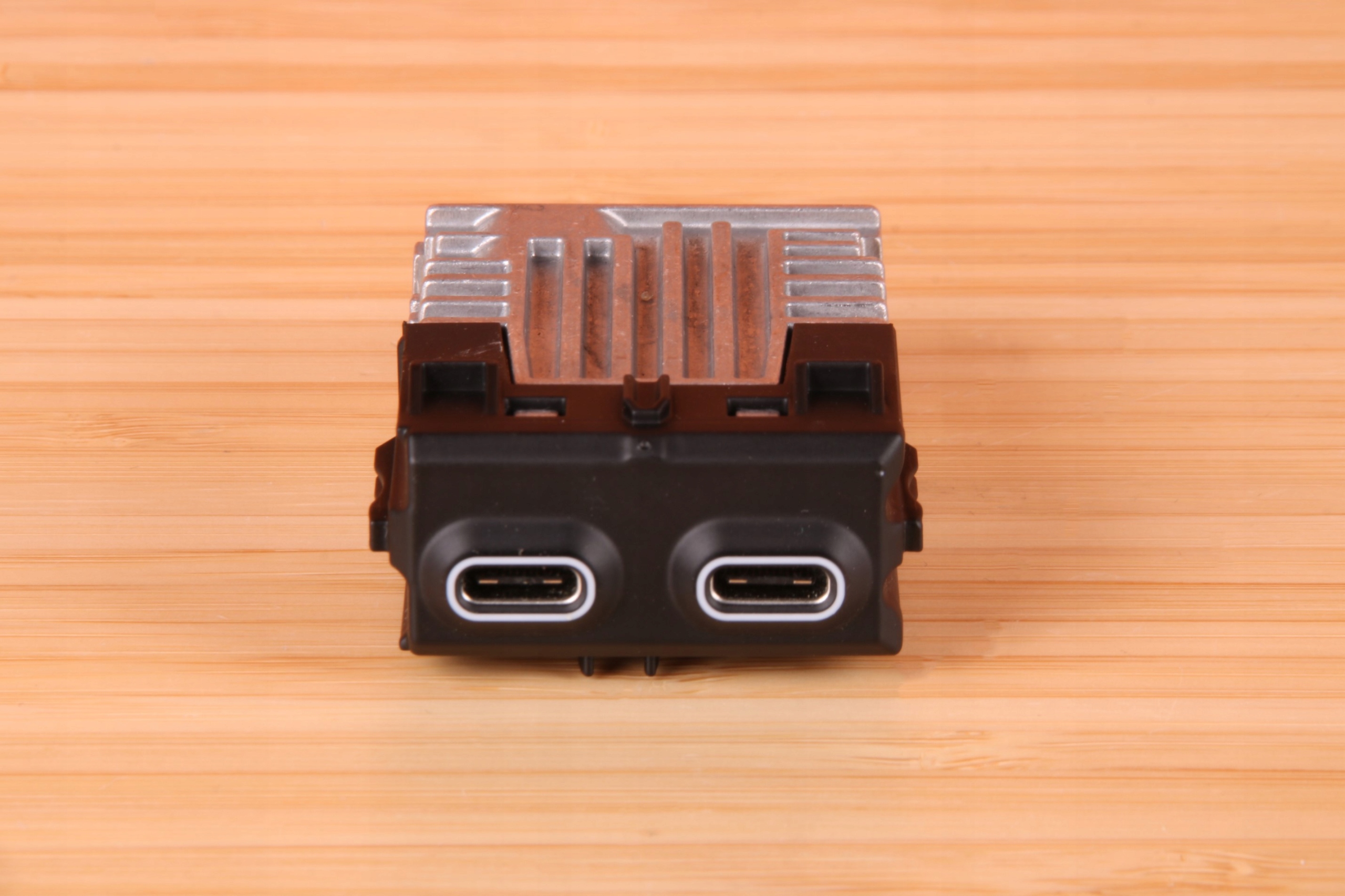 BMW 7 G70 iX I20 PODWOJNE adapter PORT USB 5A27DF9