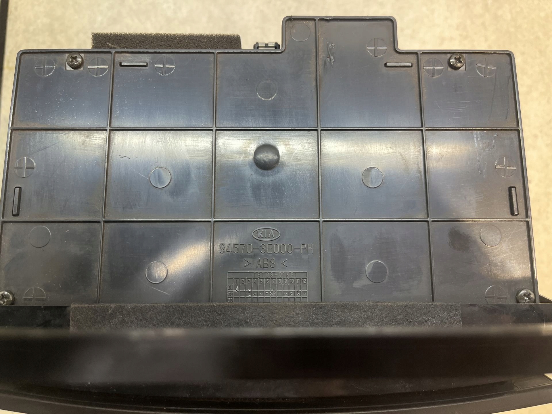 passenger compartment ashtray KIA SORENTO and 2.5 CRDI 845703E000