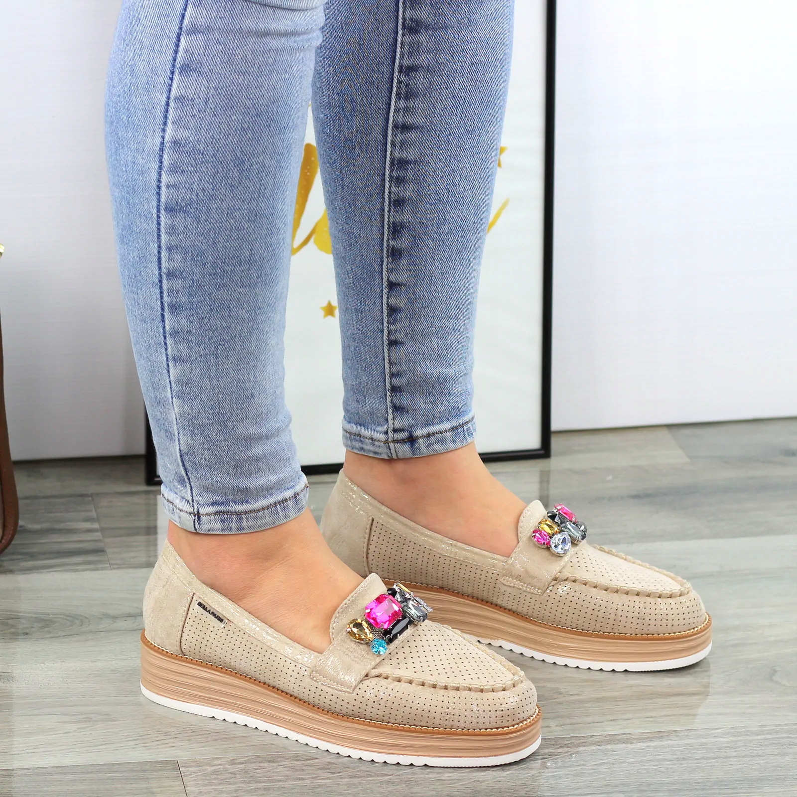 BEŻOWO ZŁOTE PÓŁBUTY ZAMSZOWE MOKASYNY KAMIENIE 39 Kod producenta sj199