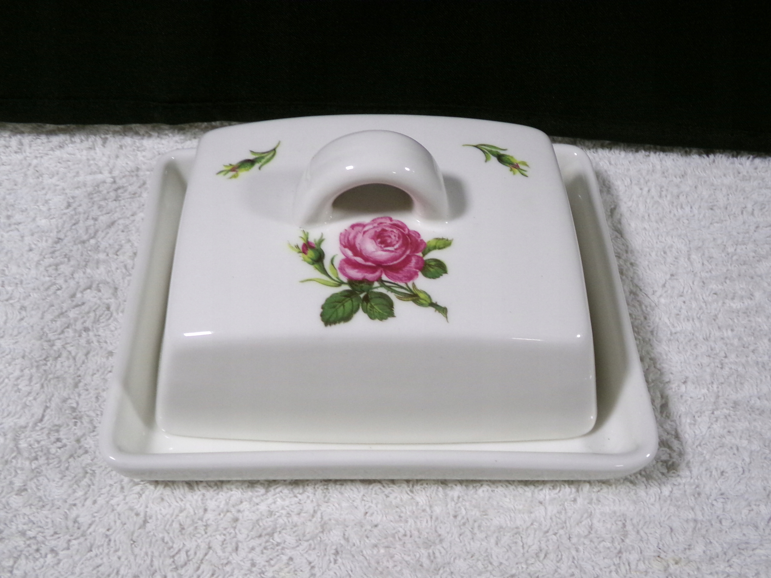 PIĘKNA MASELNICA PORCELANOWA