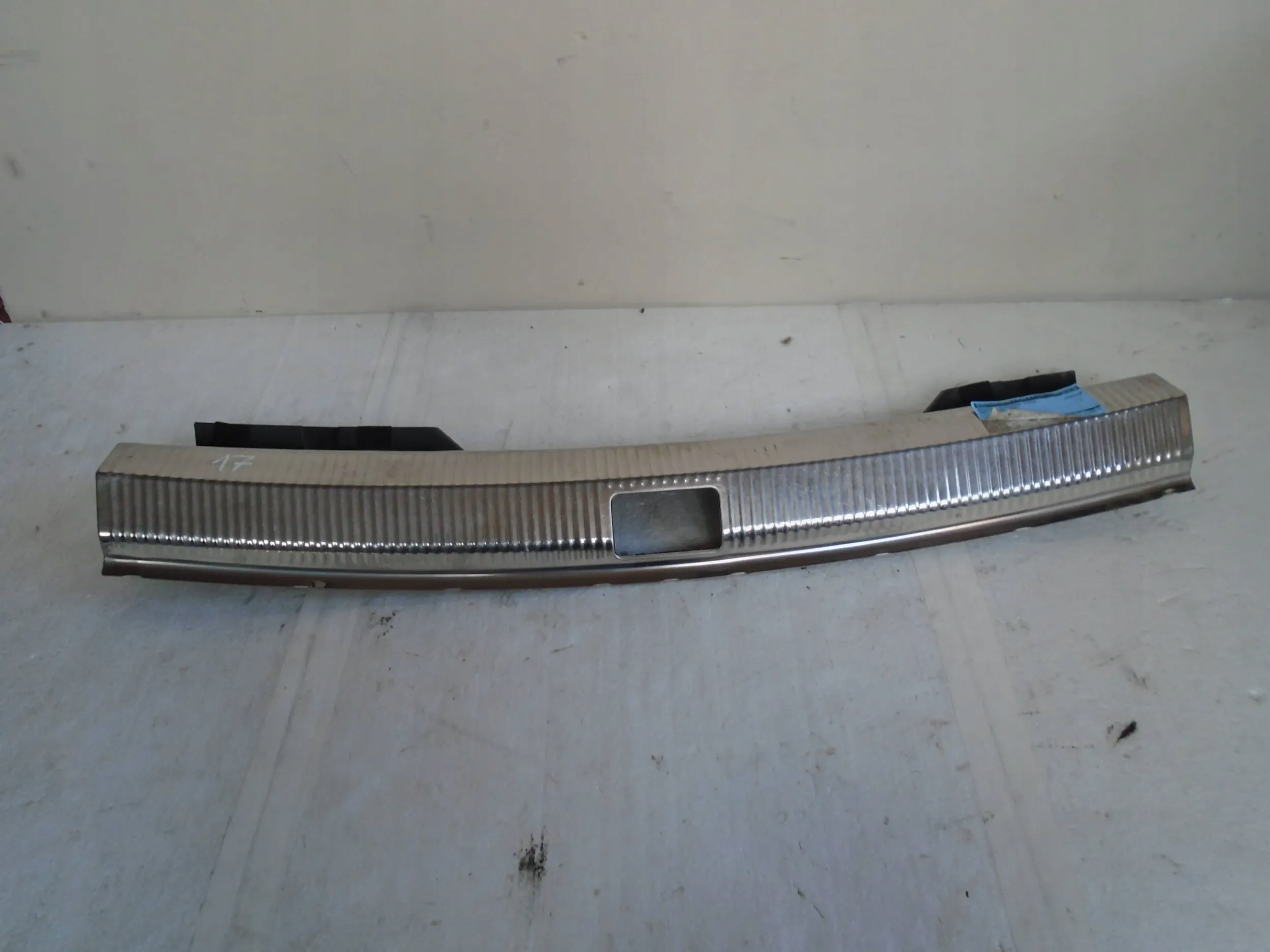 kryt stěny kufru chrom 8K9864483A Audi A4 09