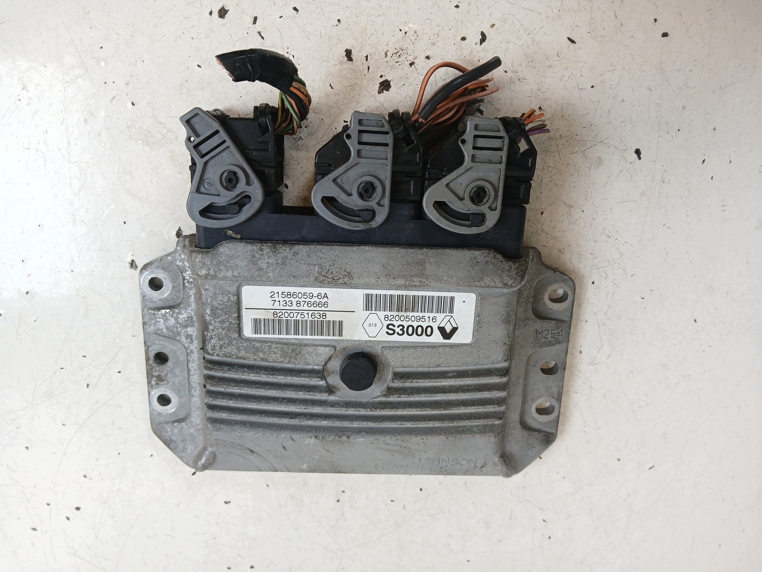 RENAULT SCENIC II MEGANE II 1.6 unité de commande électronique uce moteur 8200509516
