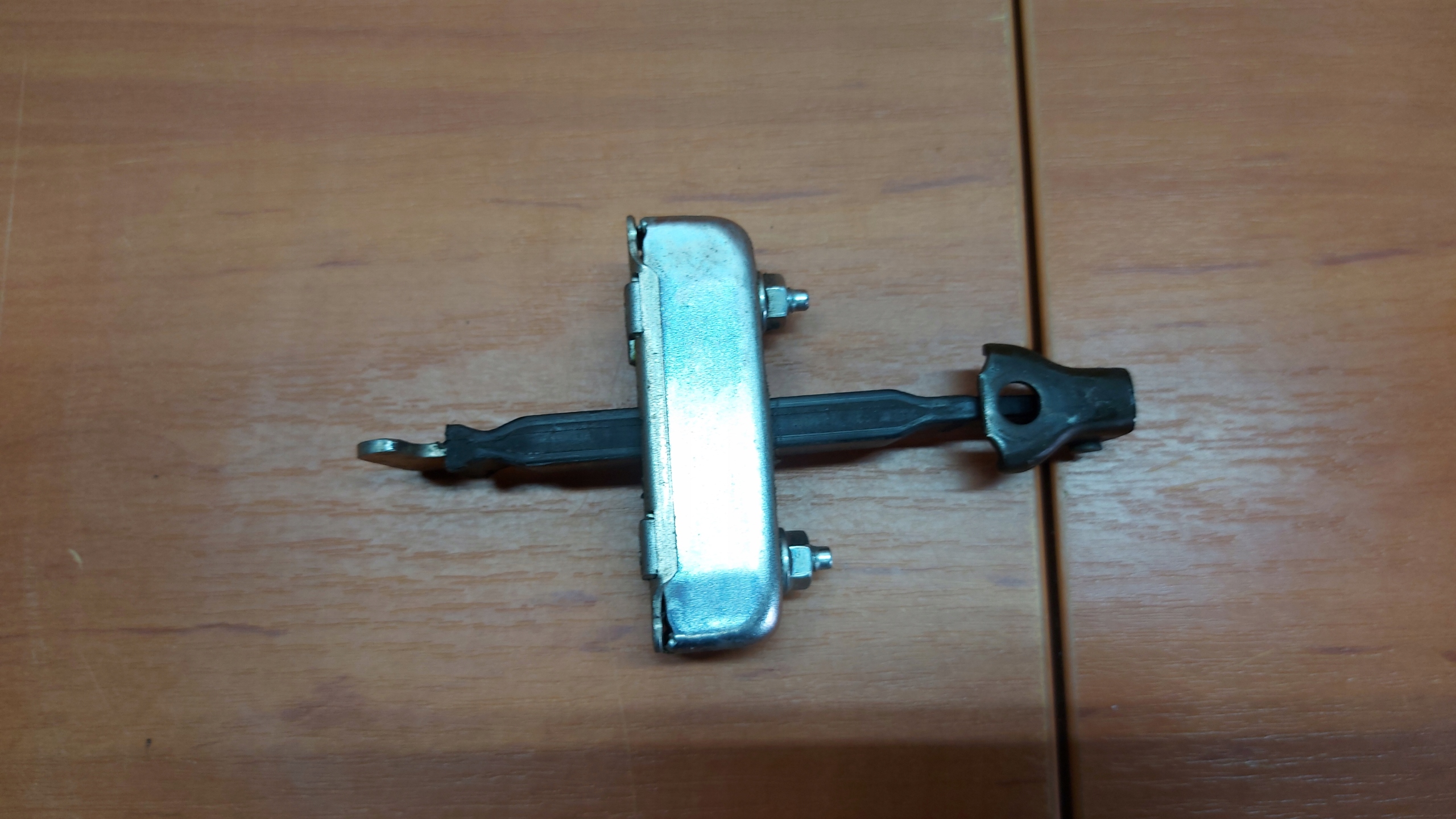 limiter door left rear part TOYOTA COROLLA VERSO II 04