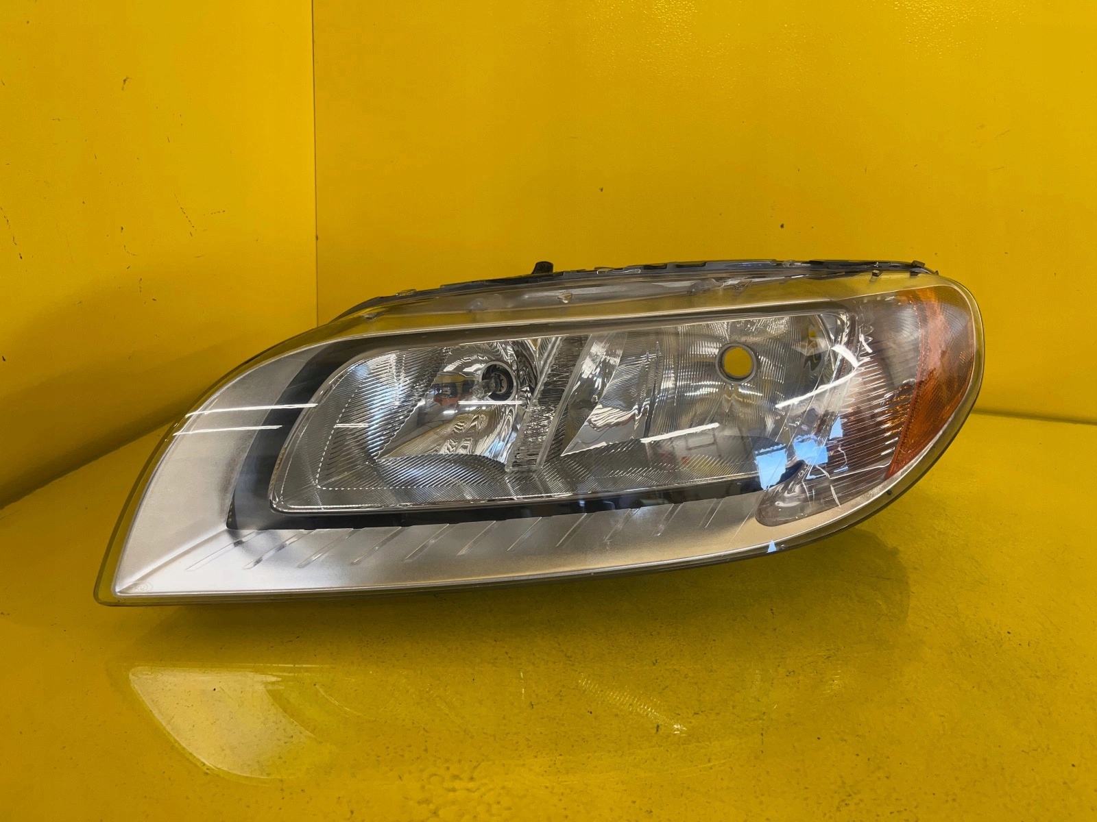 light left Volvo V70 III S80 II 31214351