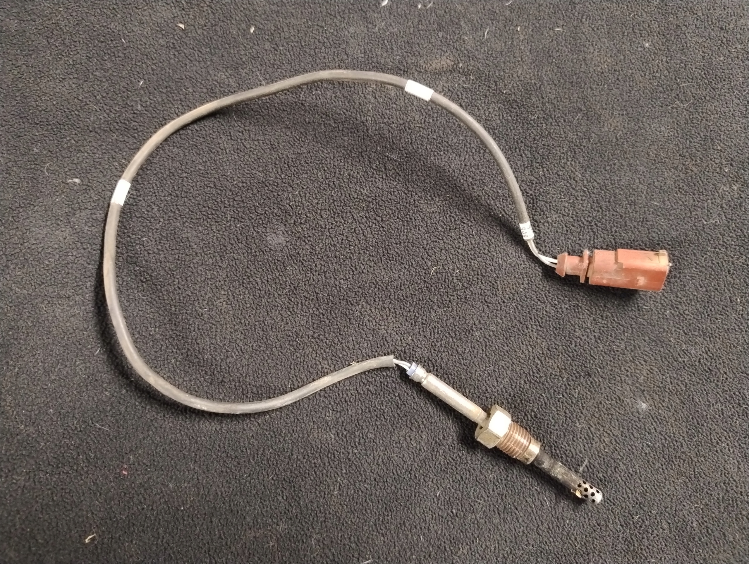 SENSOR TEMPERATURY GASE VOLKSWAGEN T5 070906088F