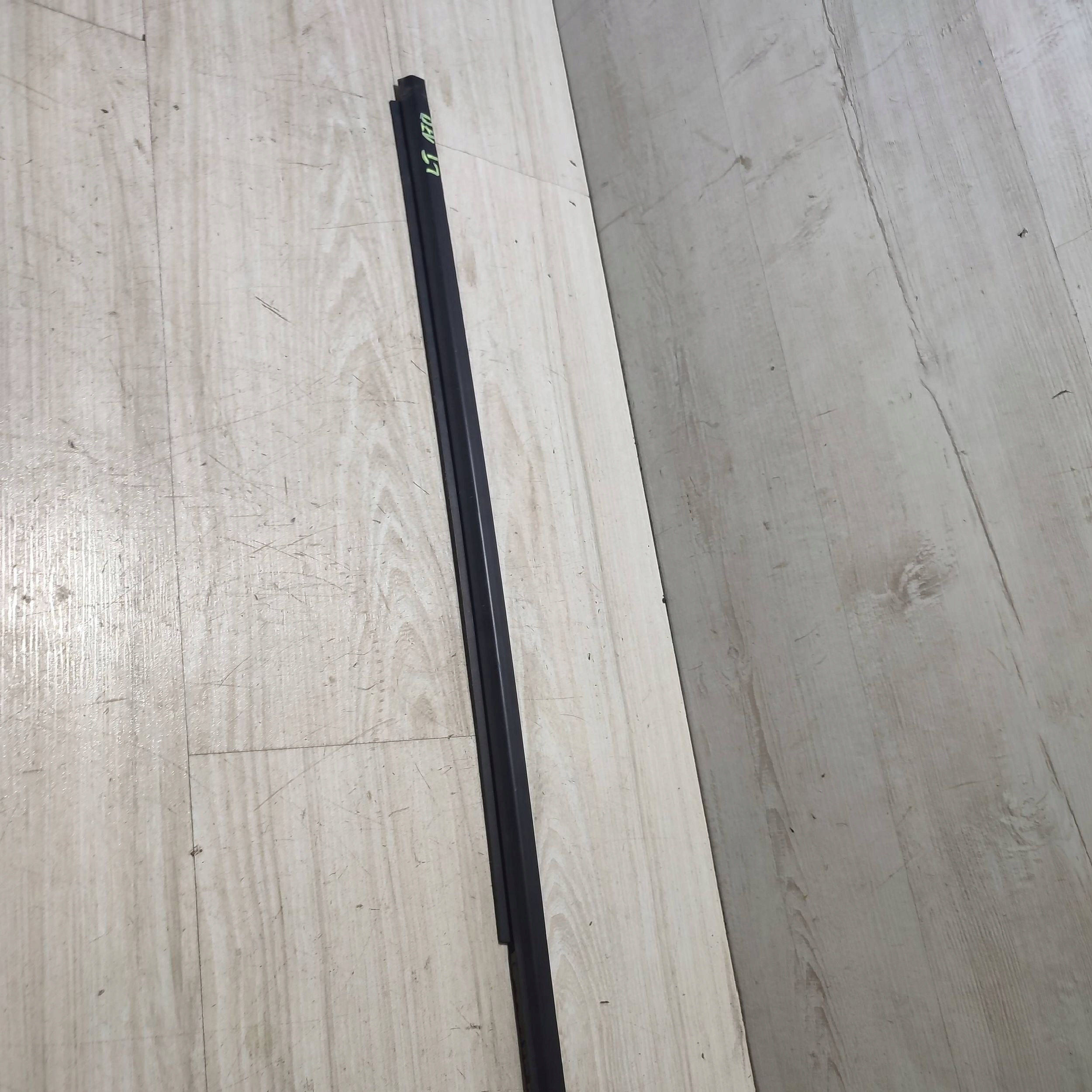 lista ablak tylnej far strona bal Suzuki Vitara (LY)