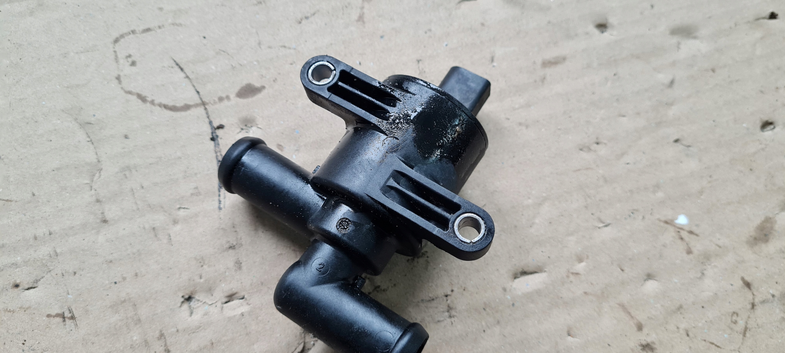 S7 4G A7 pumpa vody ventil 4H0121671B A4 B8 A5 A7 4GS6 C7 A8 D4