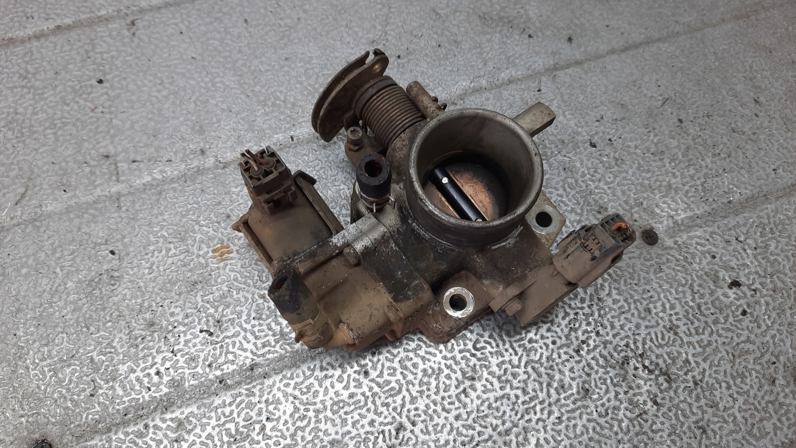 ДРОССЕЛЬНАЯ ЗАСЛОНКА mazda 3 BK 05R 1.6b