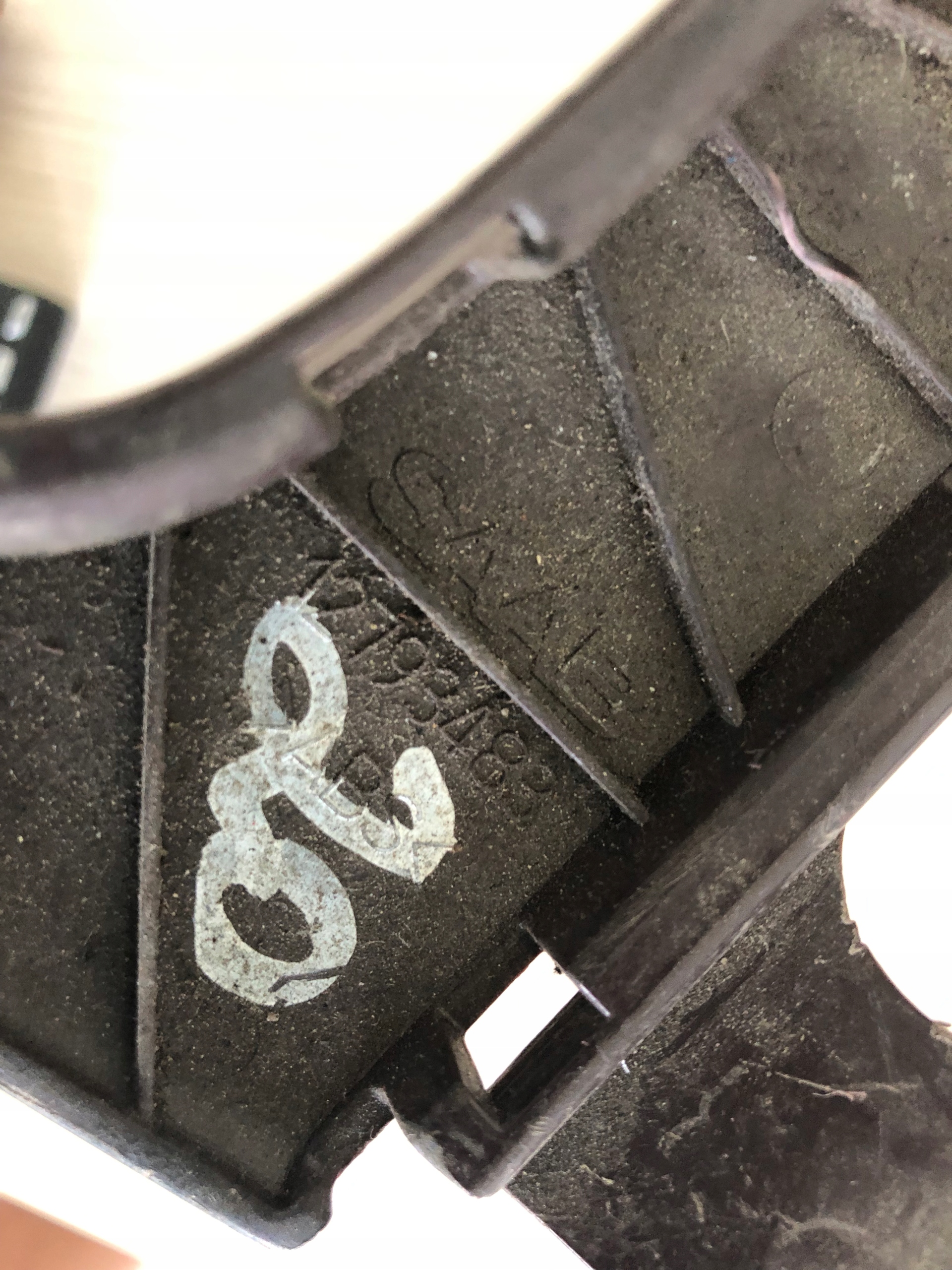 RAMKA OSŁONA LEWARKA BIEGÓW SAAB 93 12793483 Producent części Saab OE