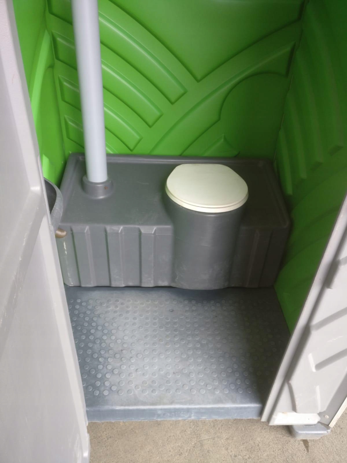TOALETA WC, TOALETY PRZENOŚNE TOI Z DOSTAWĄ EAN (GTIN) 099293844859