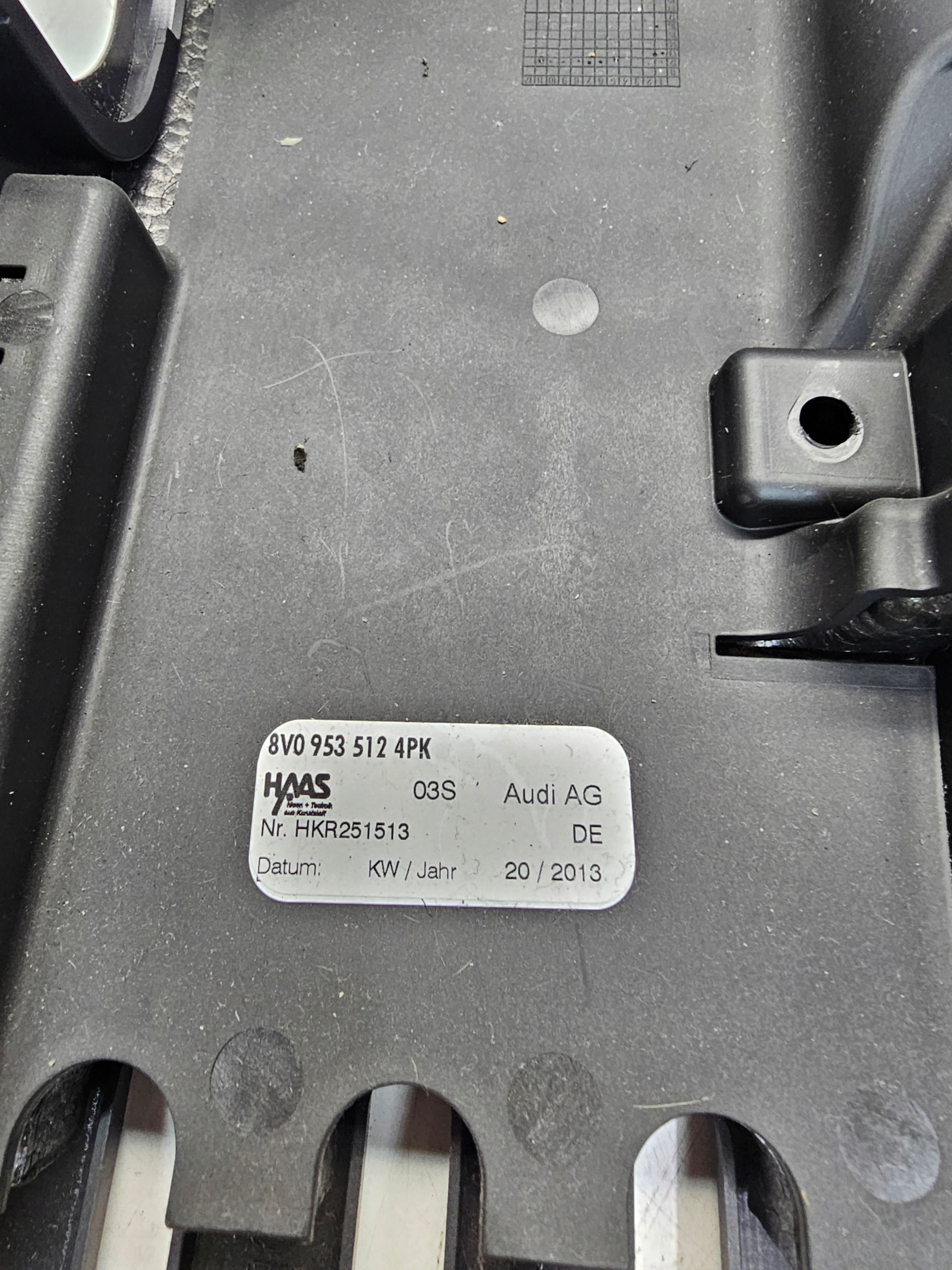 BLENDE ABDECKUNG DER LENKSÄULE DES LENKRADS AUDI A3 8V 8V0953512