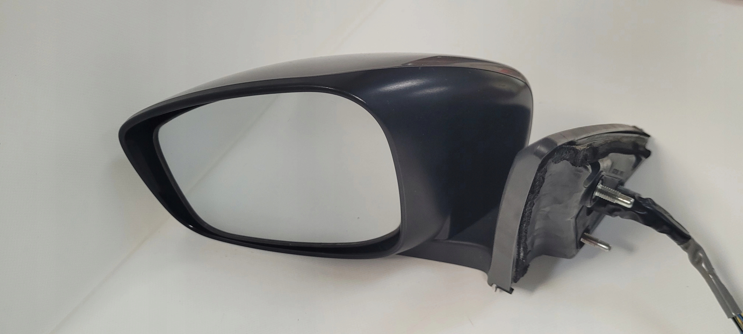 LUSTERKO LEWE INFINITI M35 9 PIN EUROPA ORYGINAŁ Producent części Infiniti OE