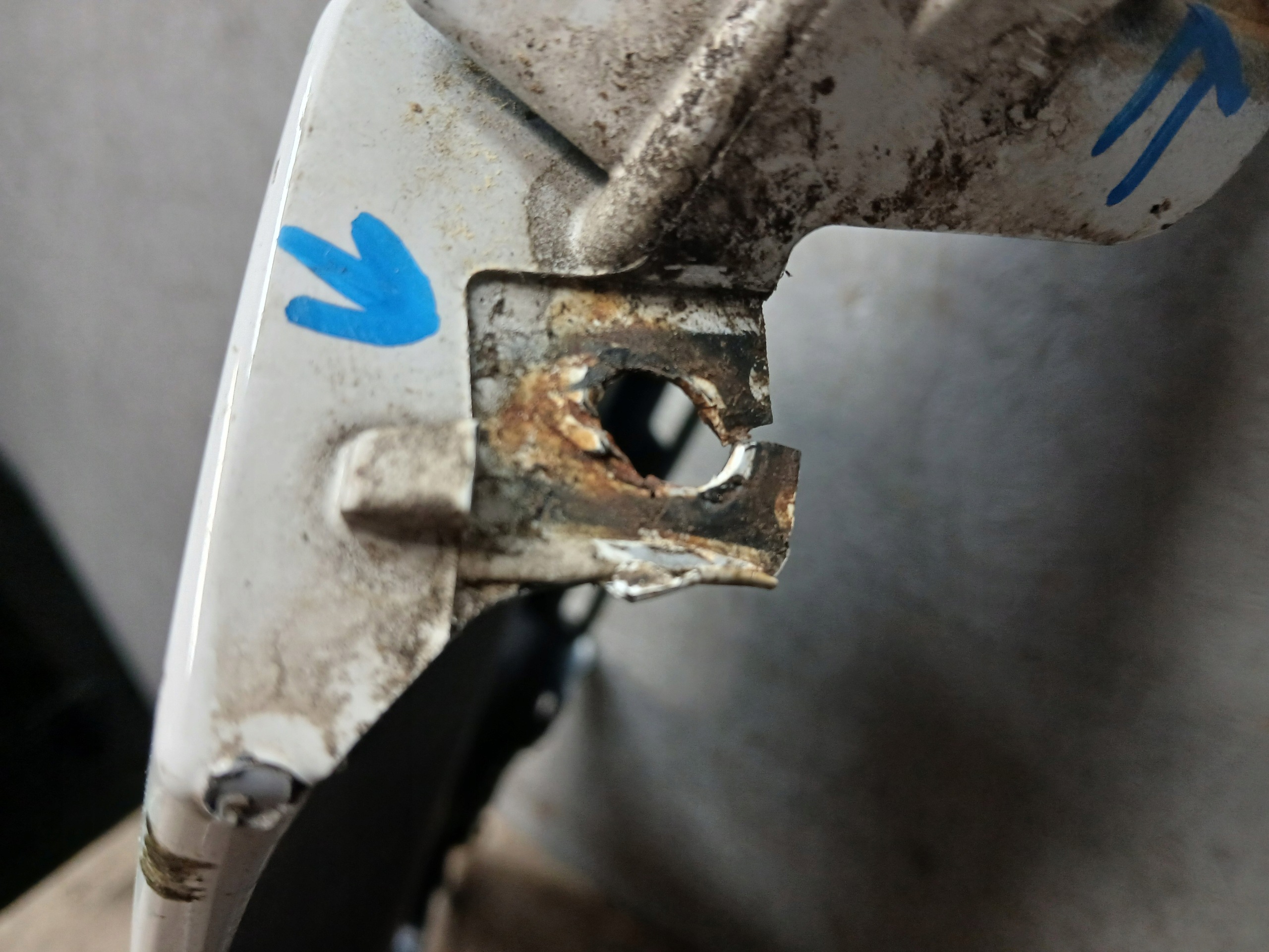 fender front right RENAULT ZOE