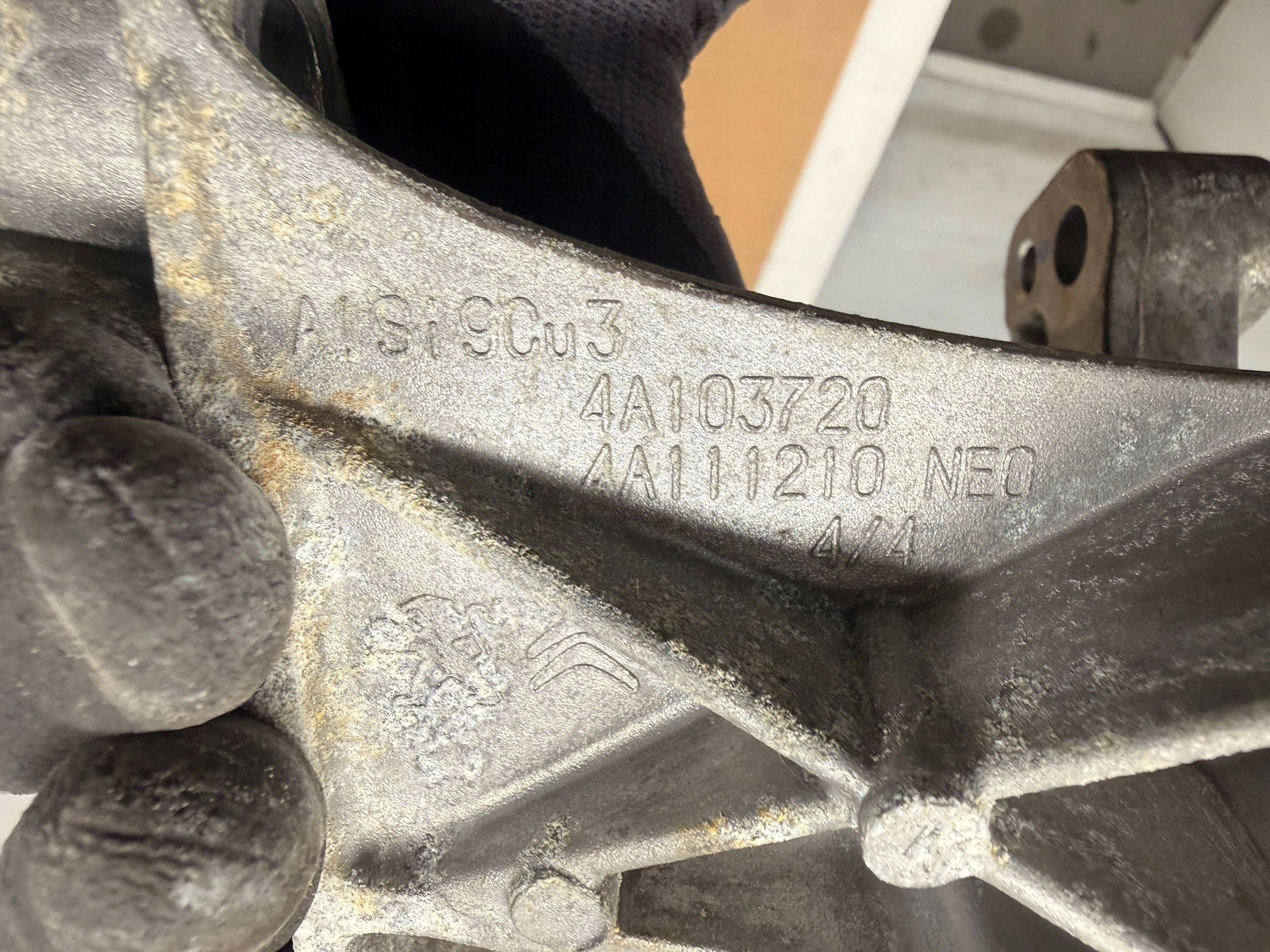 C4 Picasso II 1.6 EHDI engine mount 4A103720 DV6FC BH01