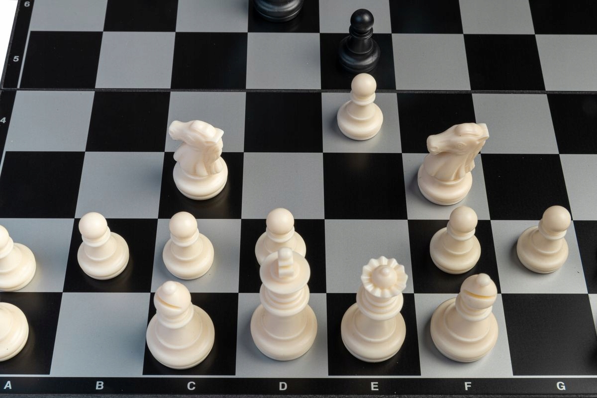 DUŻE SZACHY MAGNETYCZNE PODRÓŻNE NA MAGNES GRA Producent Anek