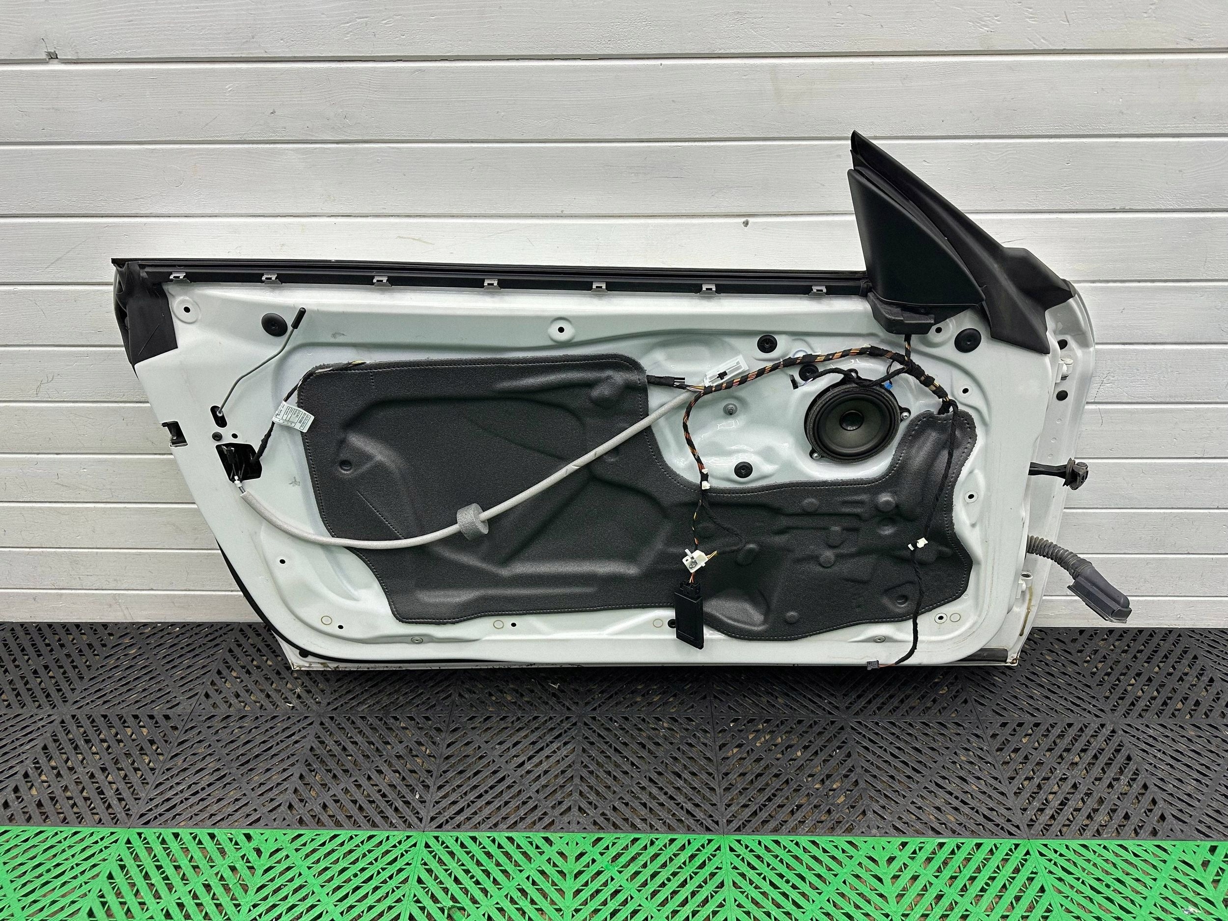 door coupe front side left BMW 2 F23 complete colour A96