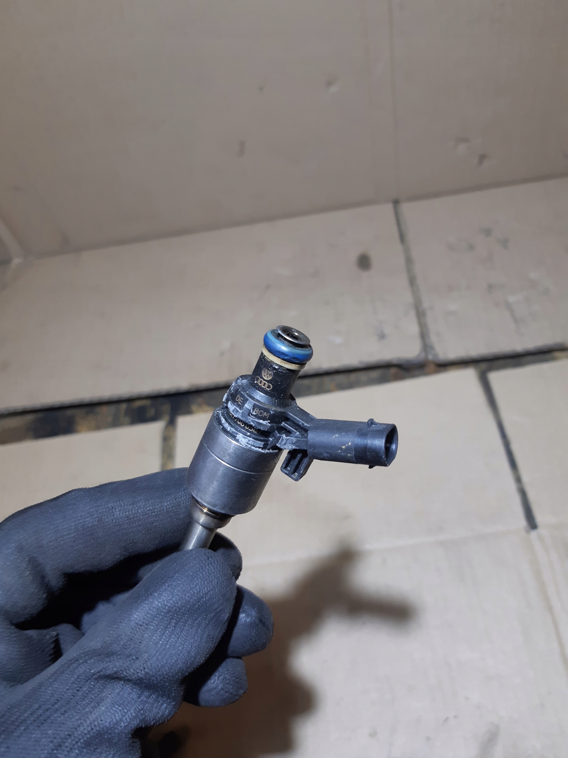 AUDI A4 B8 1.8 TFSI injector nozzle 06H906036F