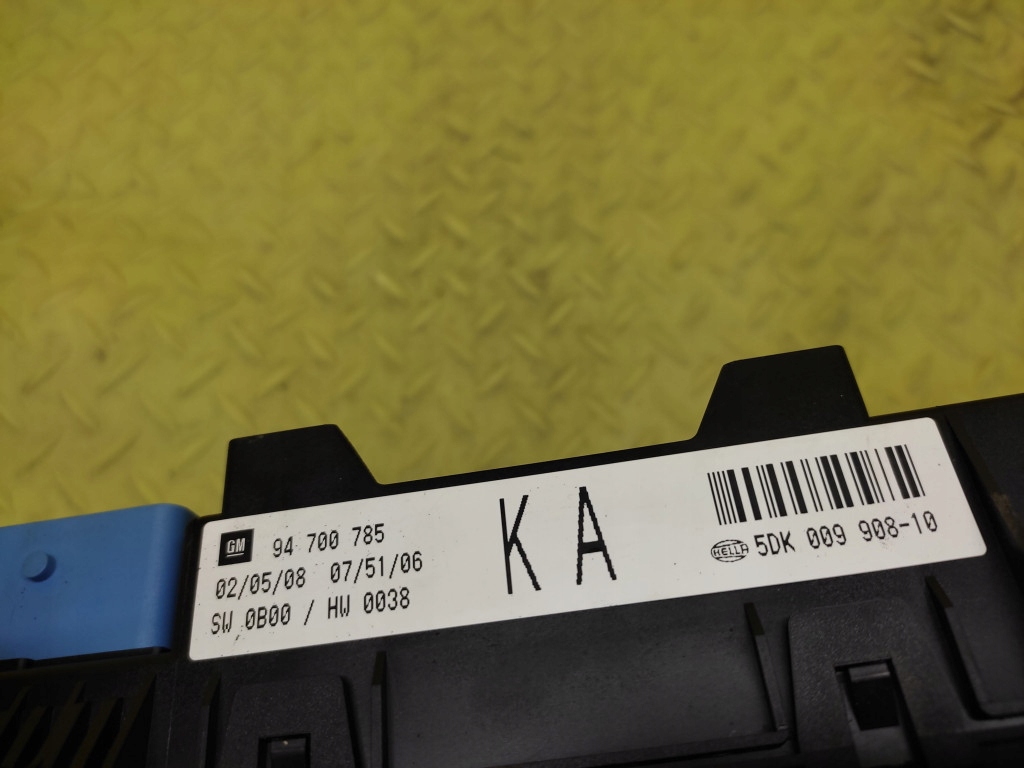 OPEL ASTRA H Berline 1.7 CDTI Module fusibles 94700785