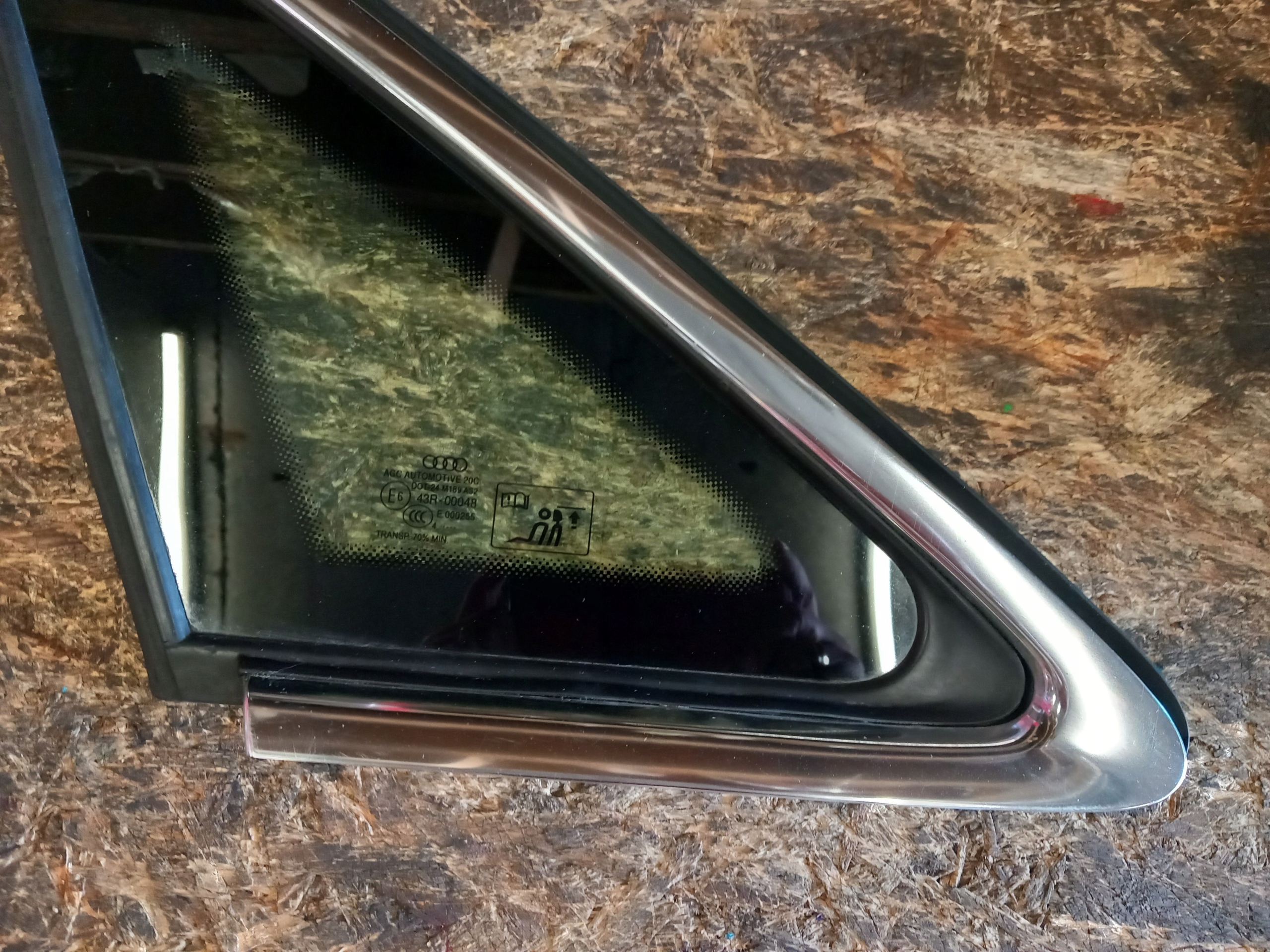 AUDI A3 8V sedan window bodywork rear part left CHROM