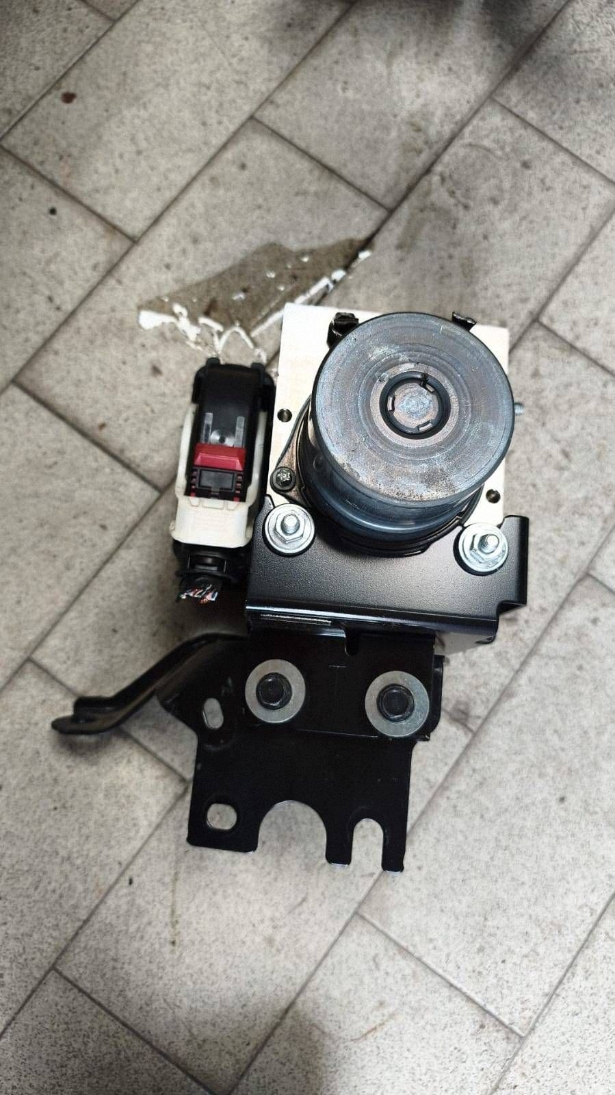 pump control unit module ABS Renault Austral 476604256R
